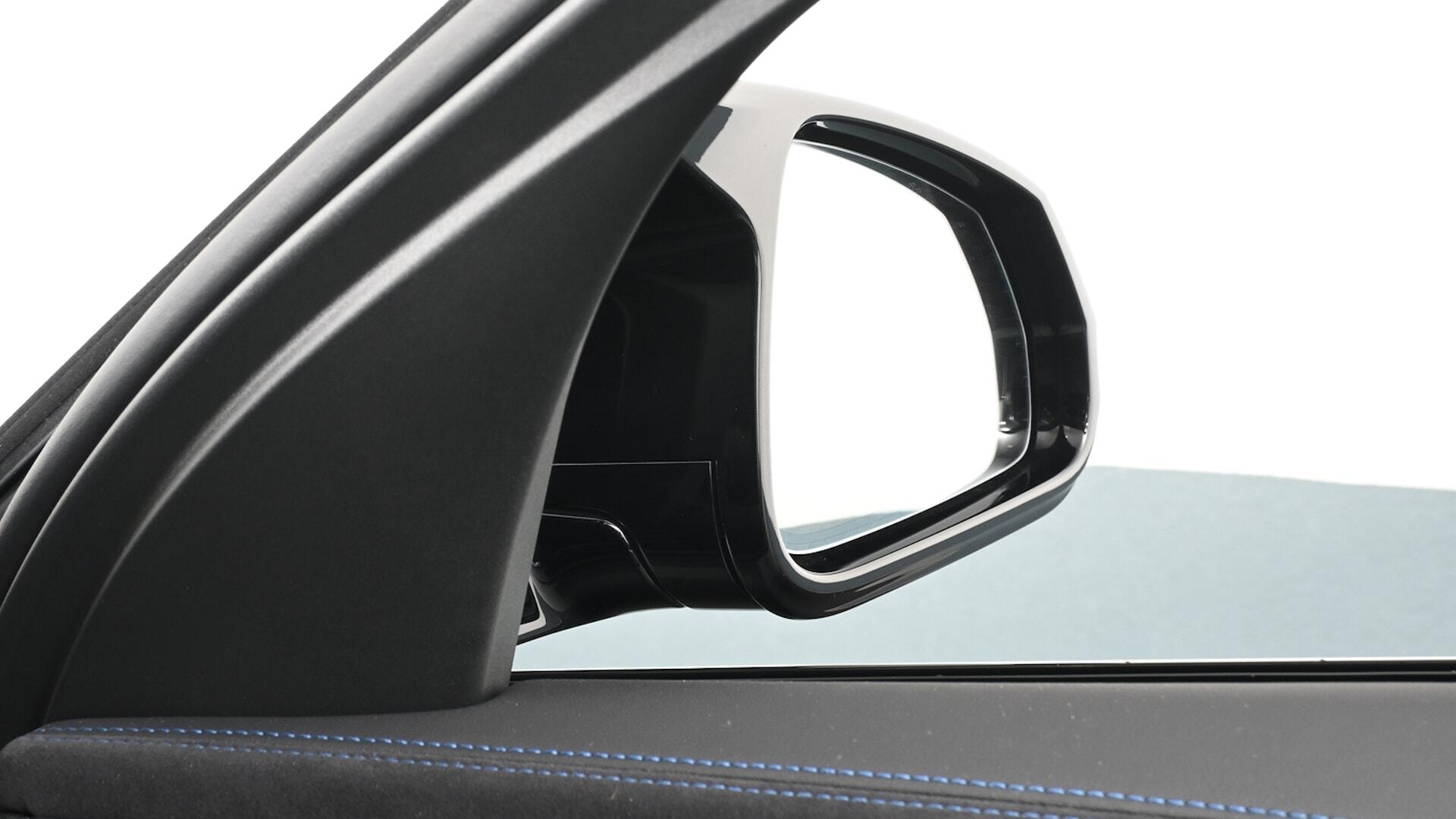 BMW X2 view 21
