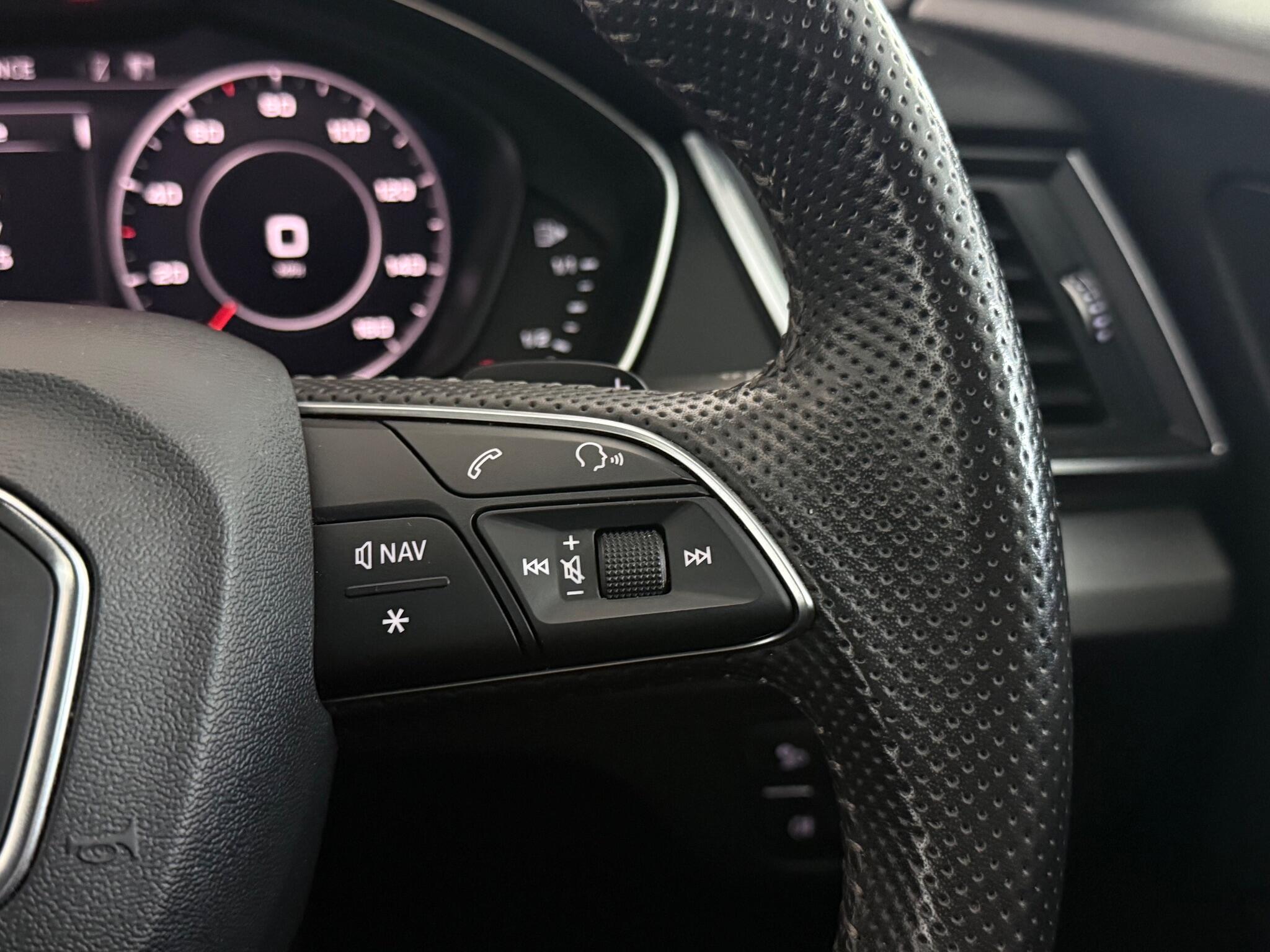 Audi Q5 view 21