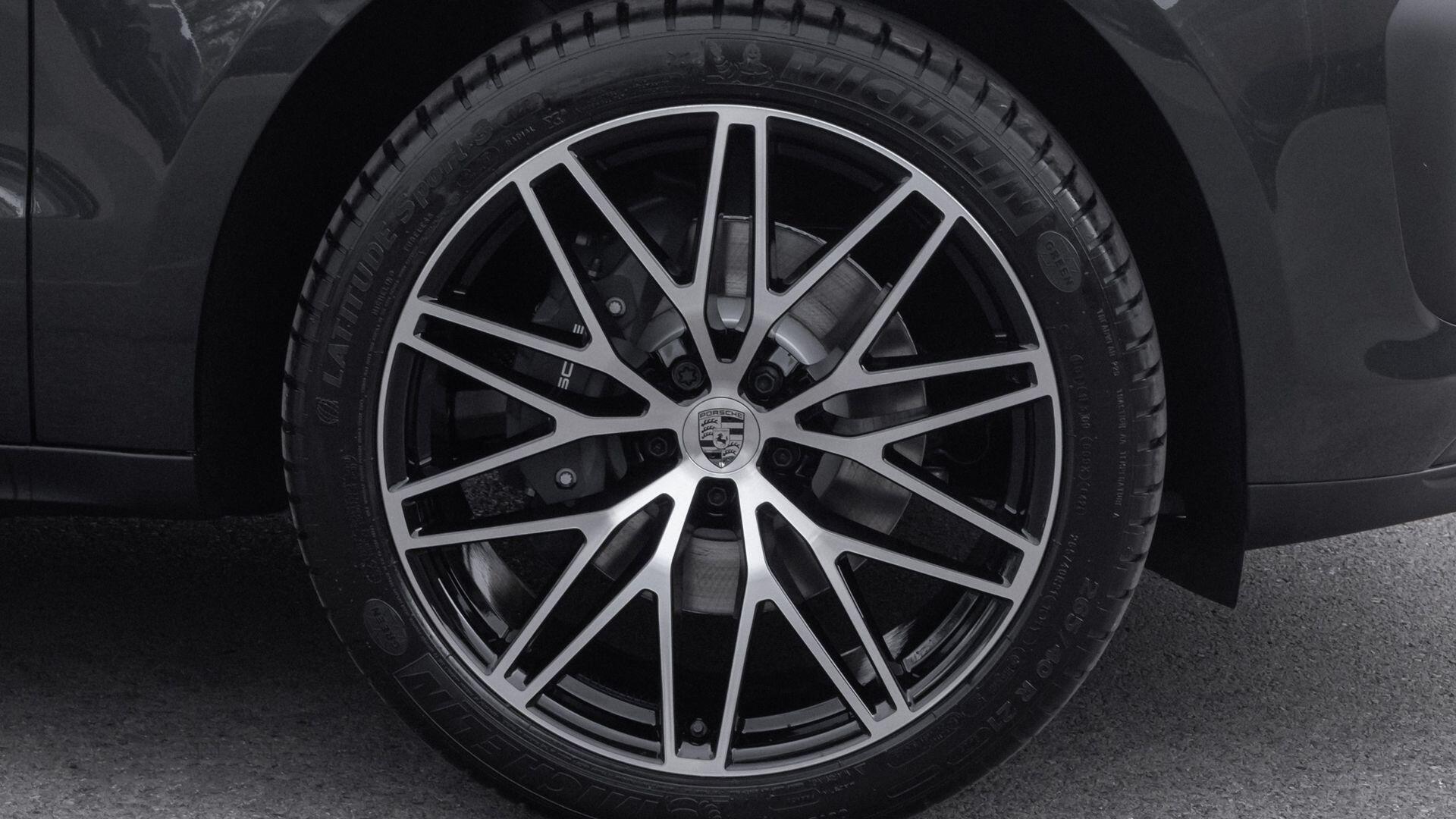 Porsche Macan view 25