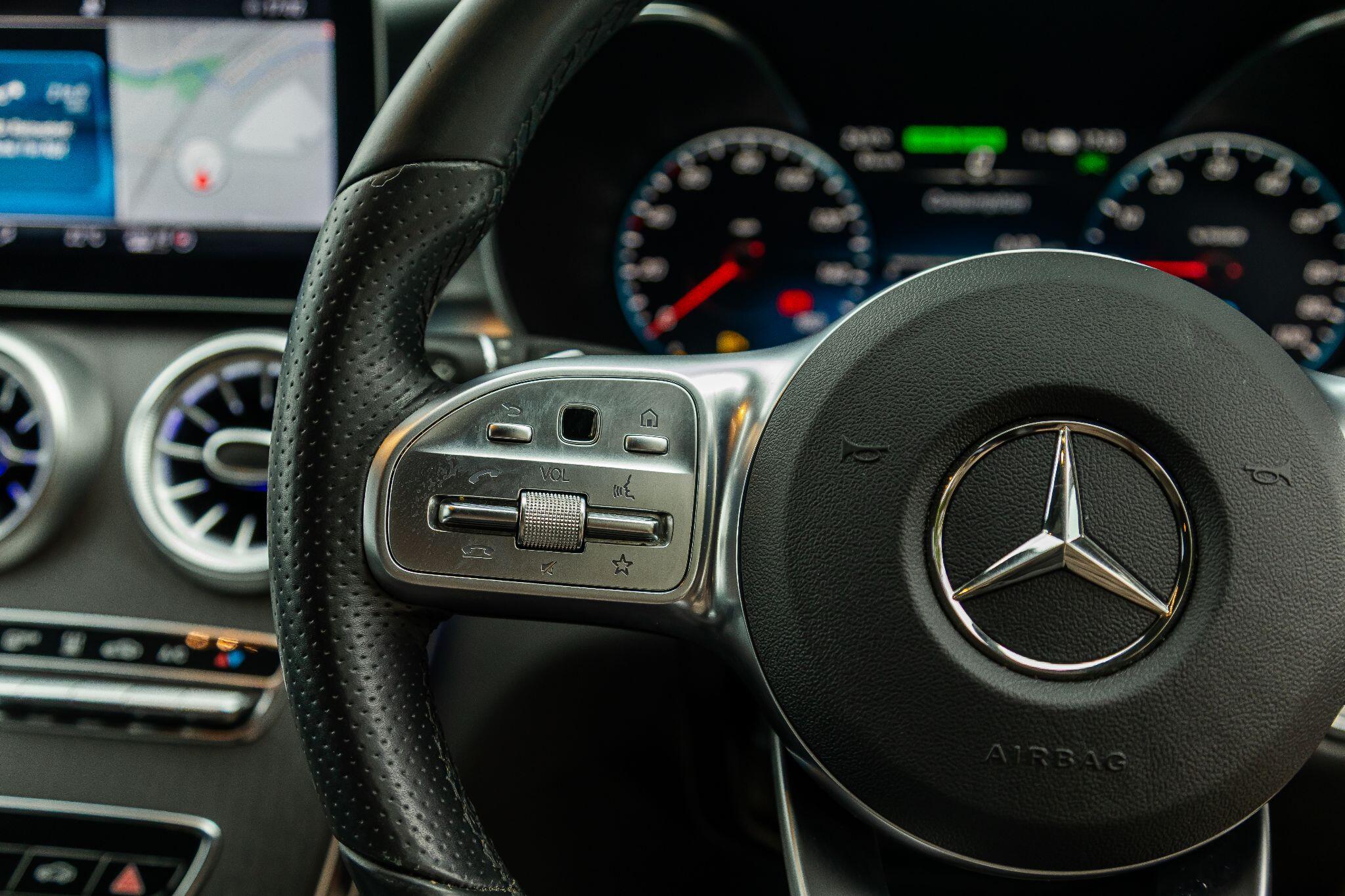 Mercedes-Benz C-Class view 28