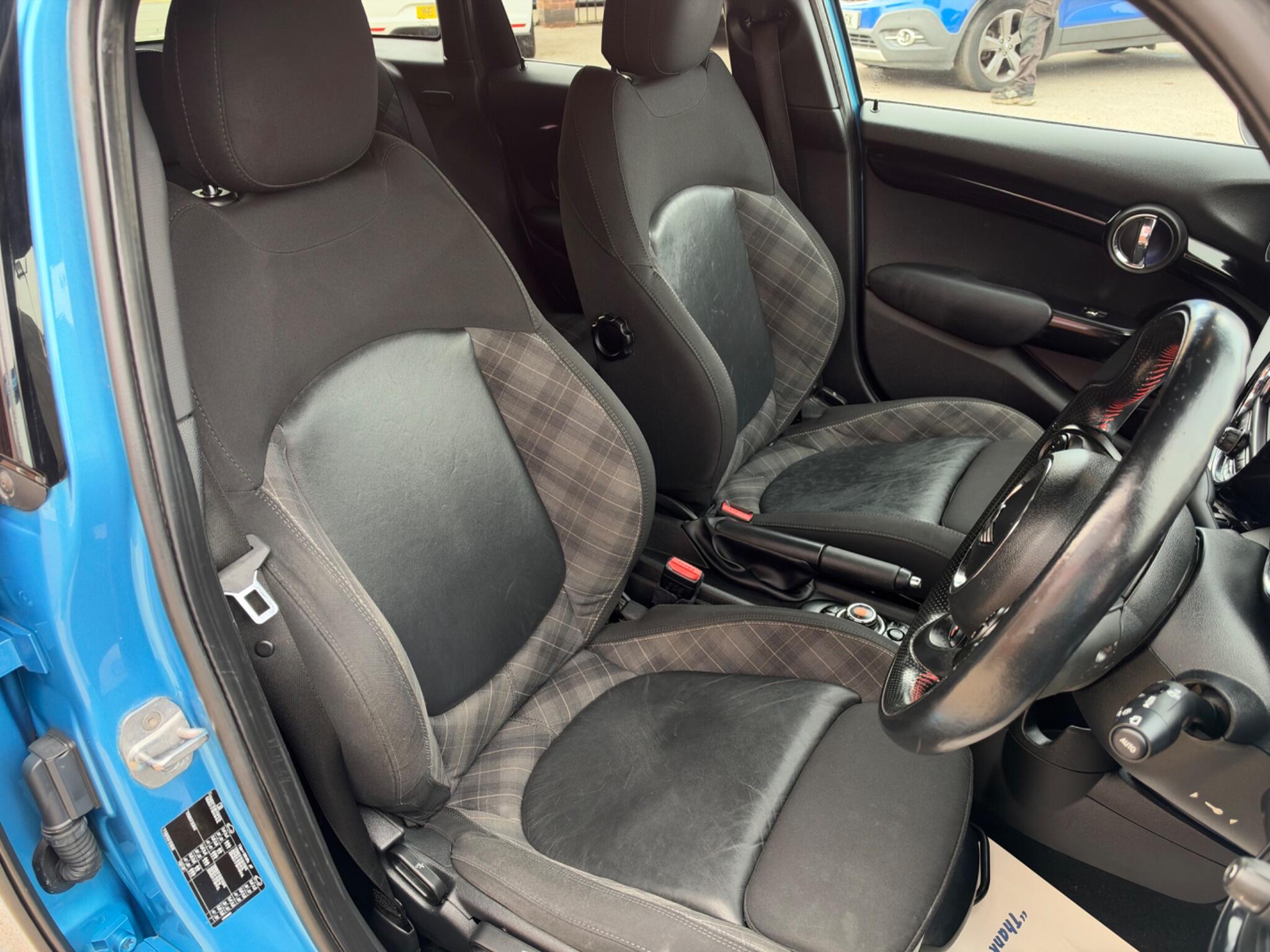 Mini Hatch view 13