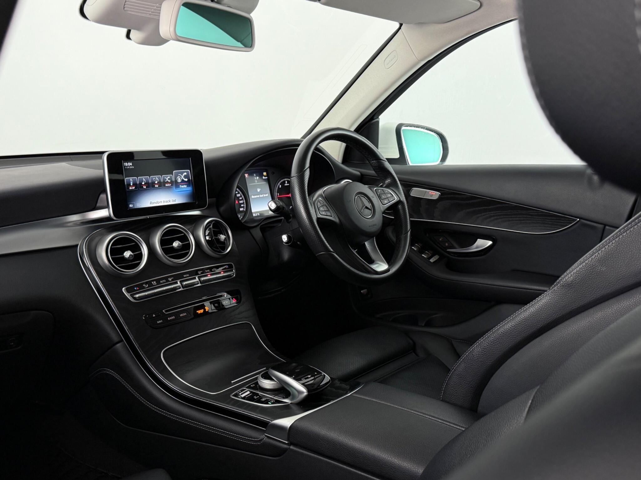 Mercedes-Benz GLC view 13