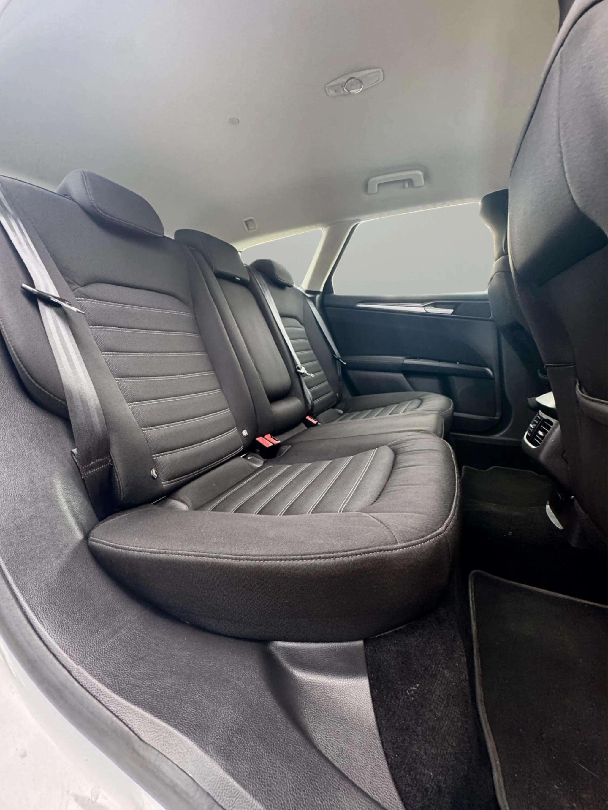 Ford Mondeo view 59