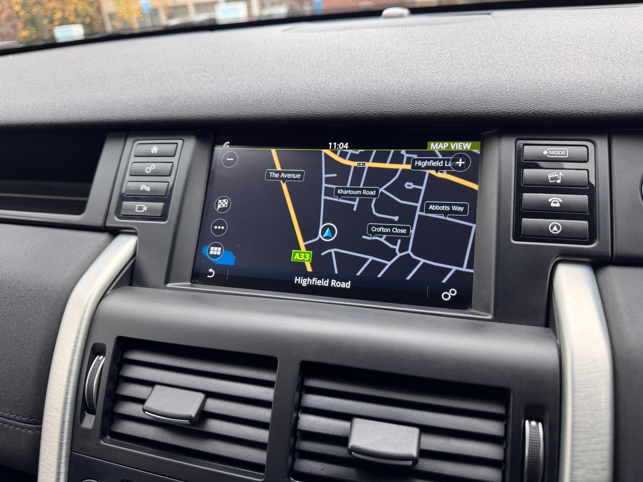 2016 Land Rover Discovery Sport 2.0 TD4 SE Tech 4WD Euro 6 (s/s) 5dr (5 Seat) • 100,000 miles image 27