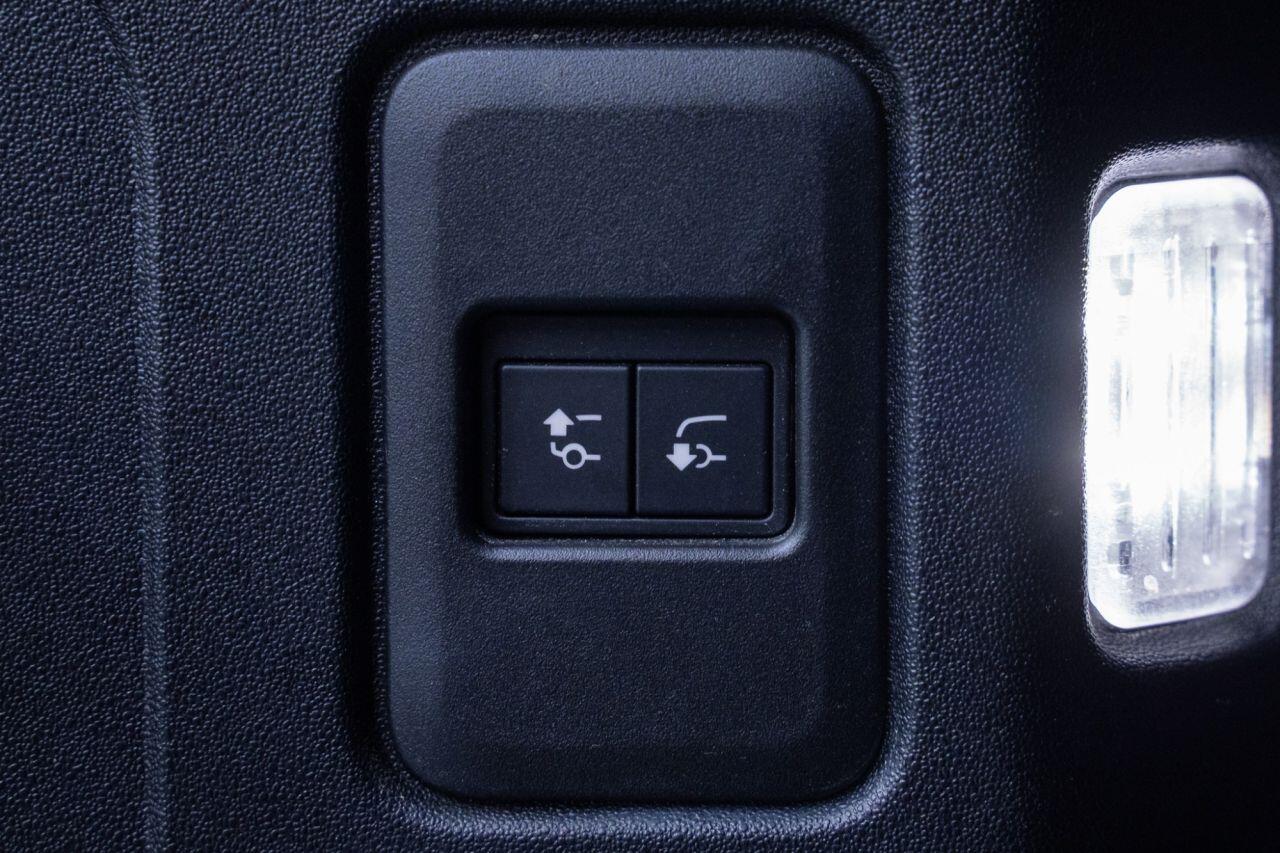 Land Rover Defender view 39