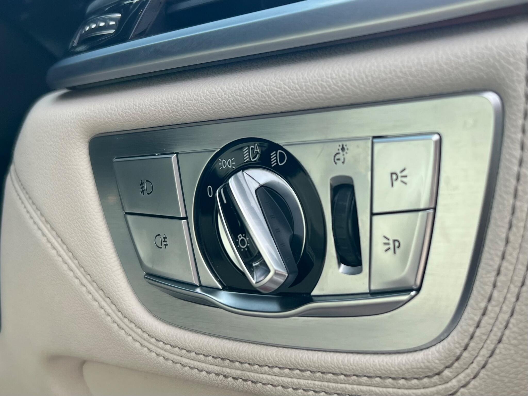 BMW 7 Series view 48