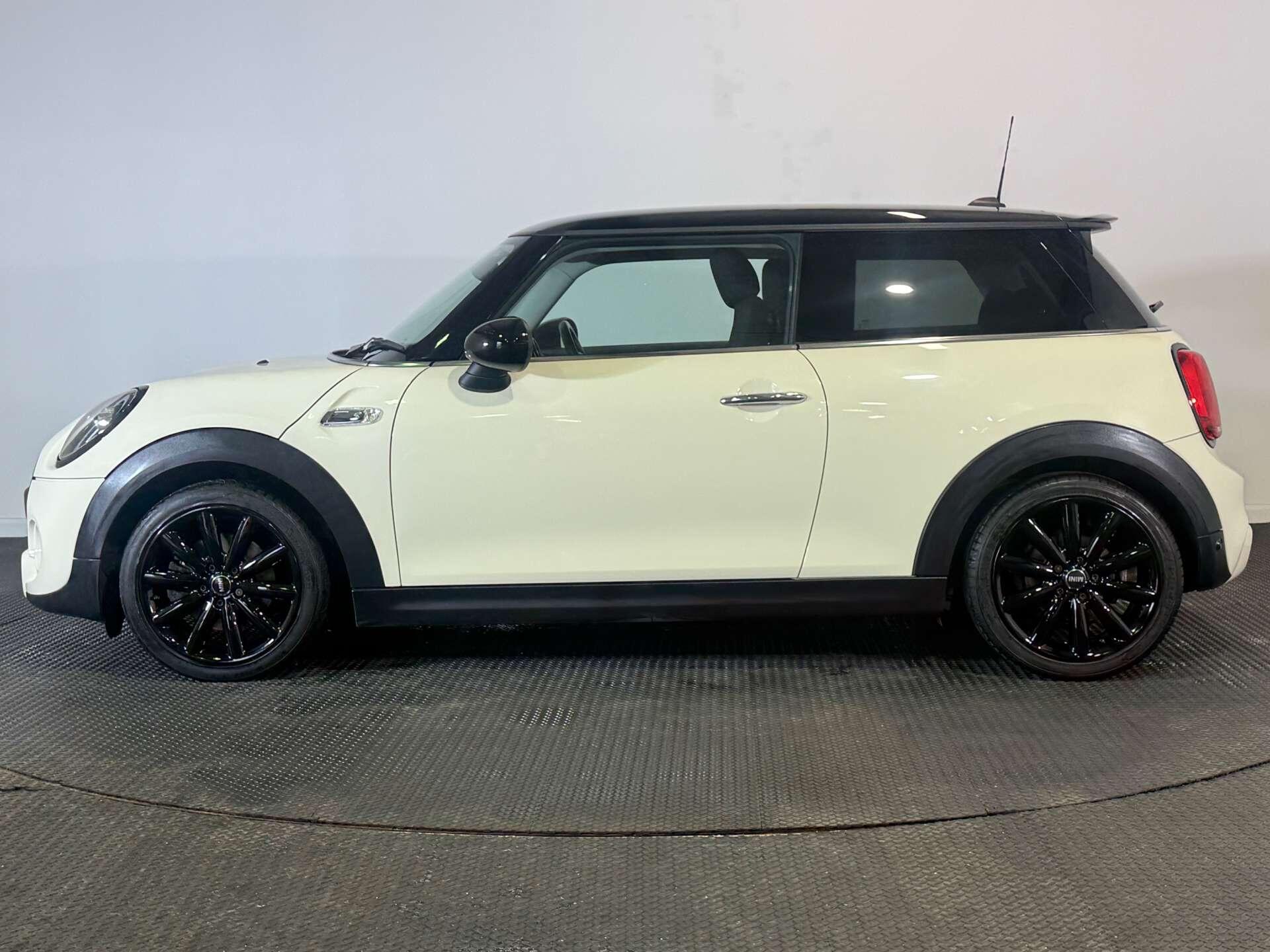Mini Hatch view 4