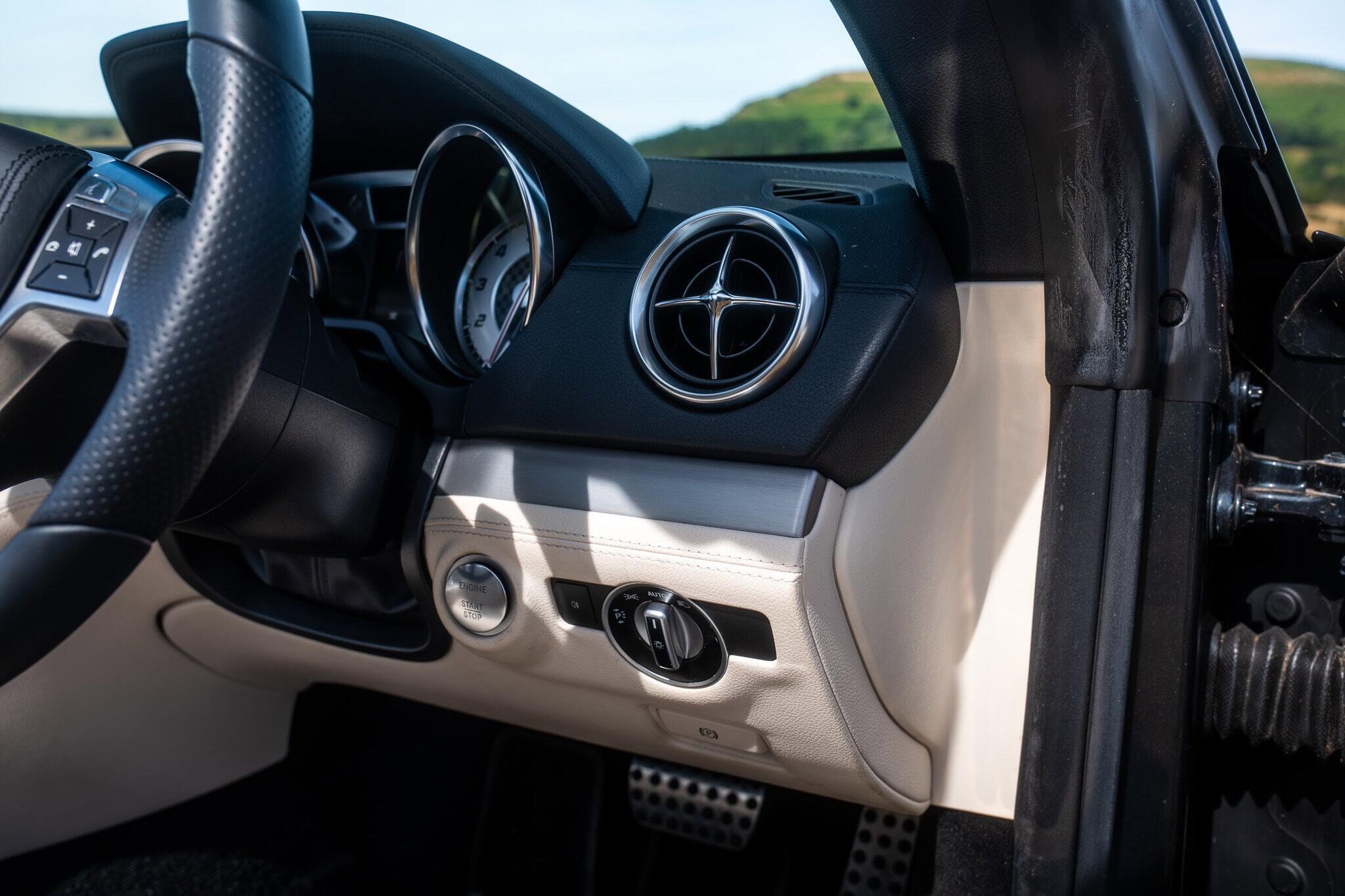 Mercedes-Benz SL view 28