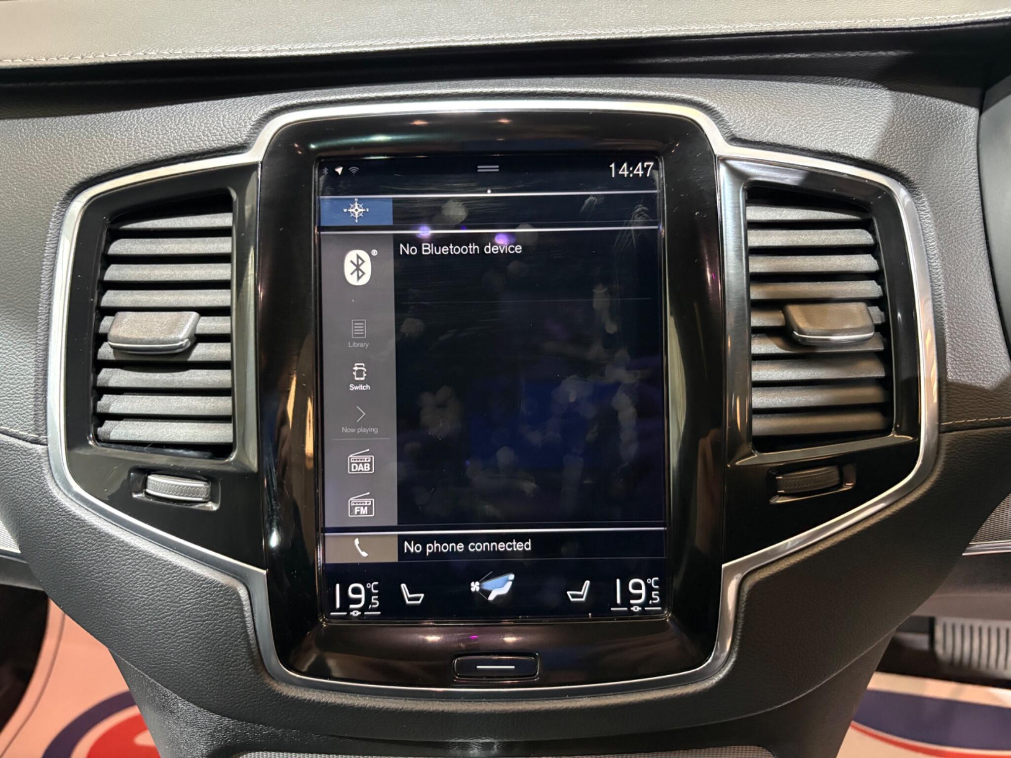 Volvo XC90 view 18