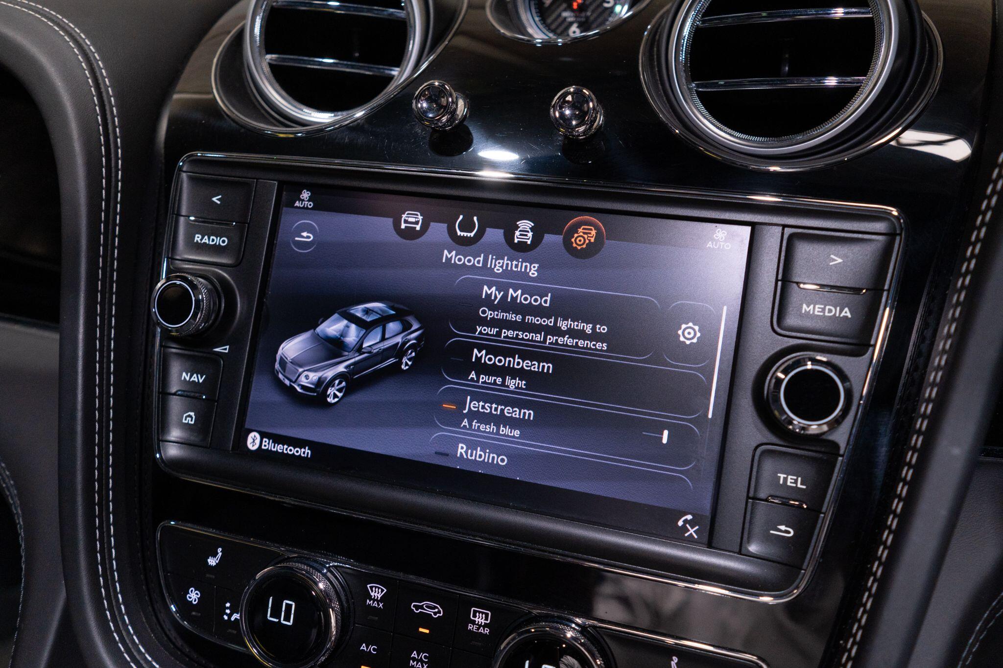 Bentley Bentayga view 28