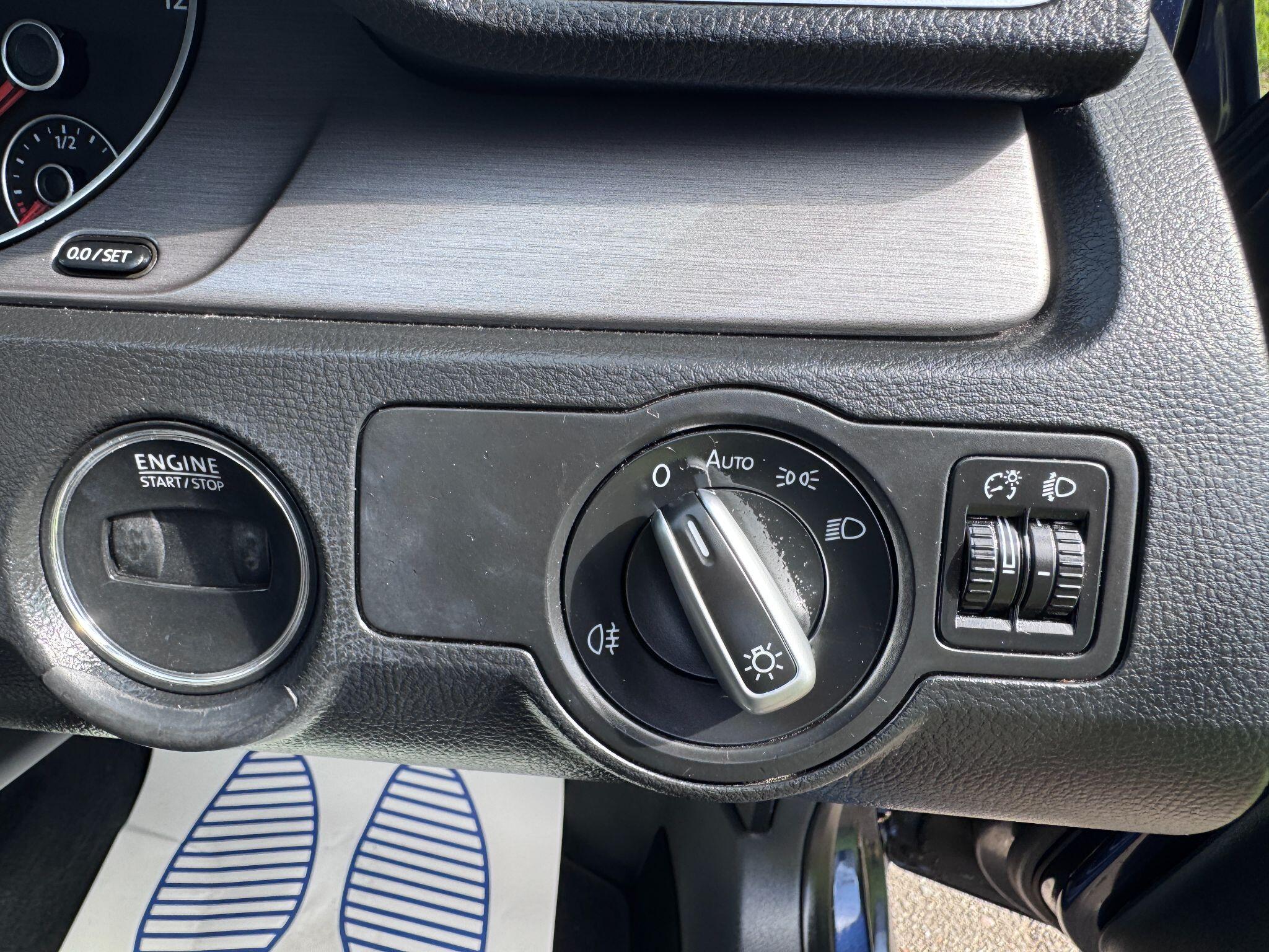 2011 Volkswagen Passat image 33