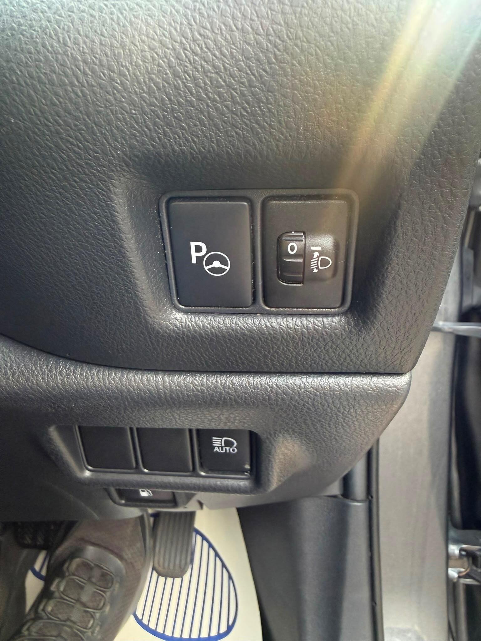 Toyota C-HR view 12