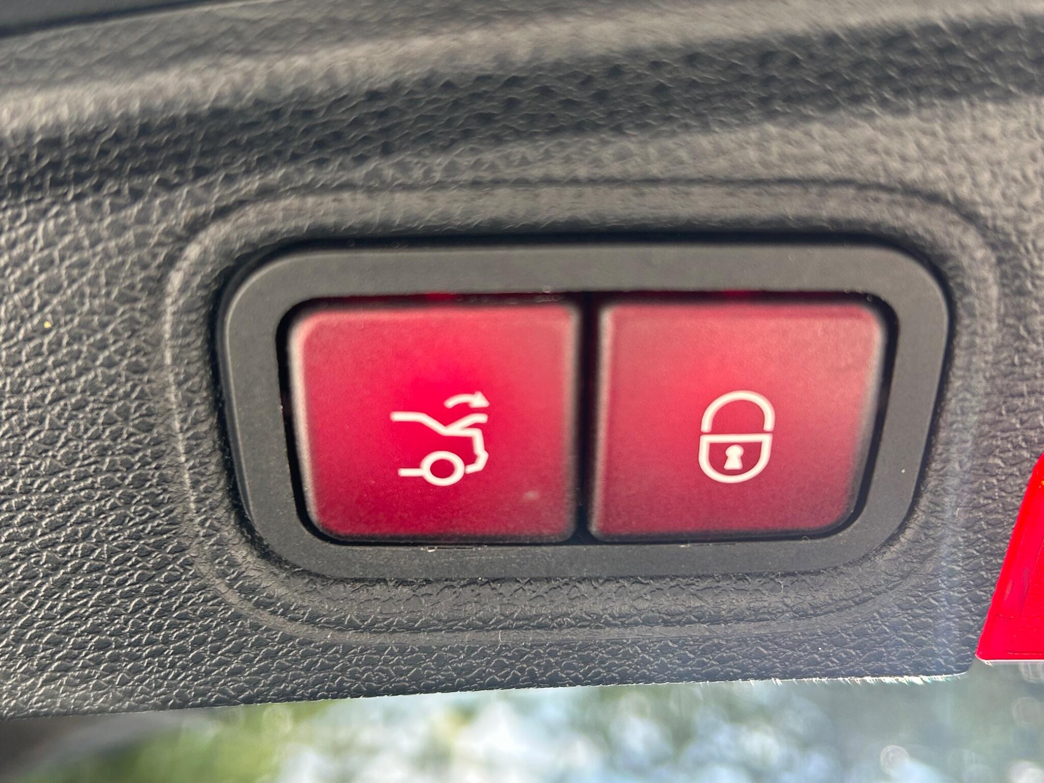 Mercedes-Benz C-Class view 25