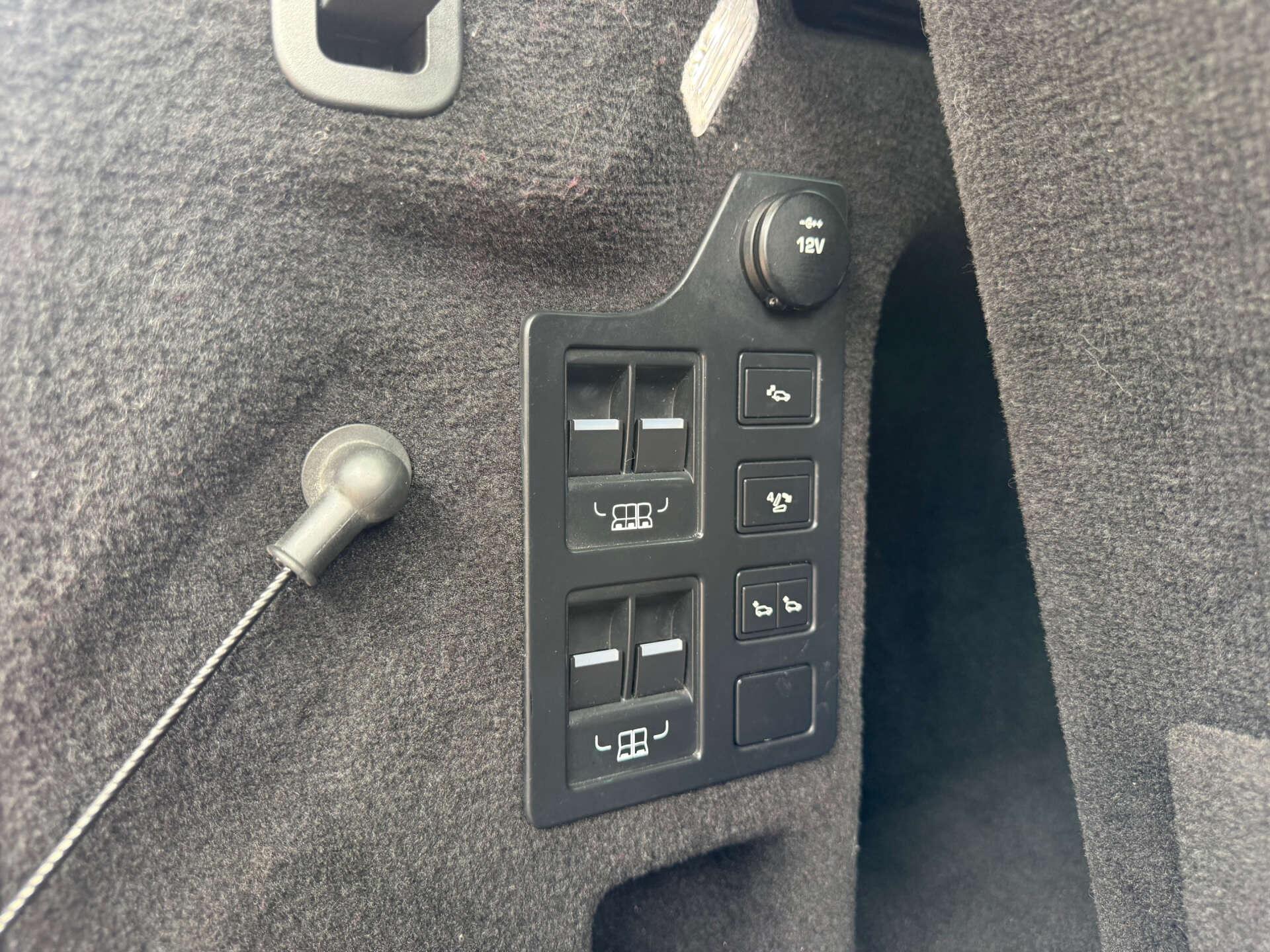 Land Rover Discovery view 34