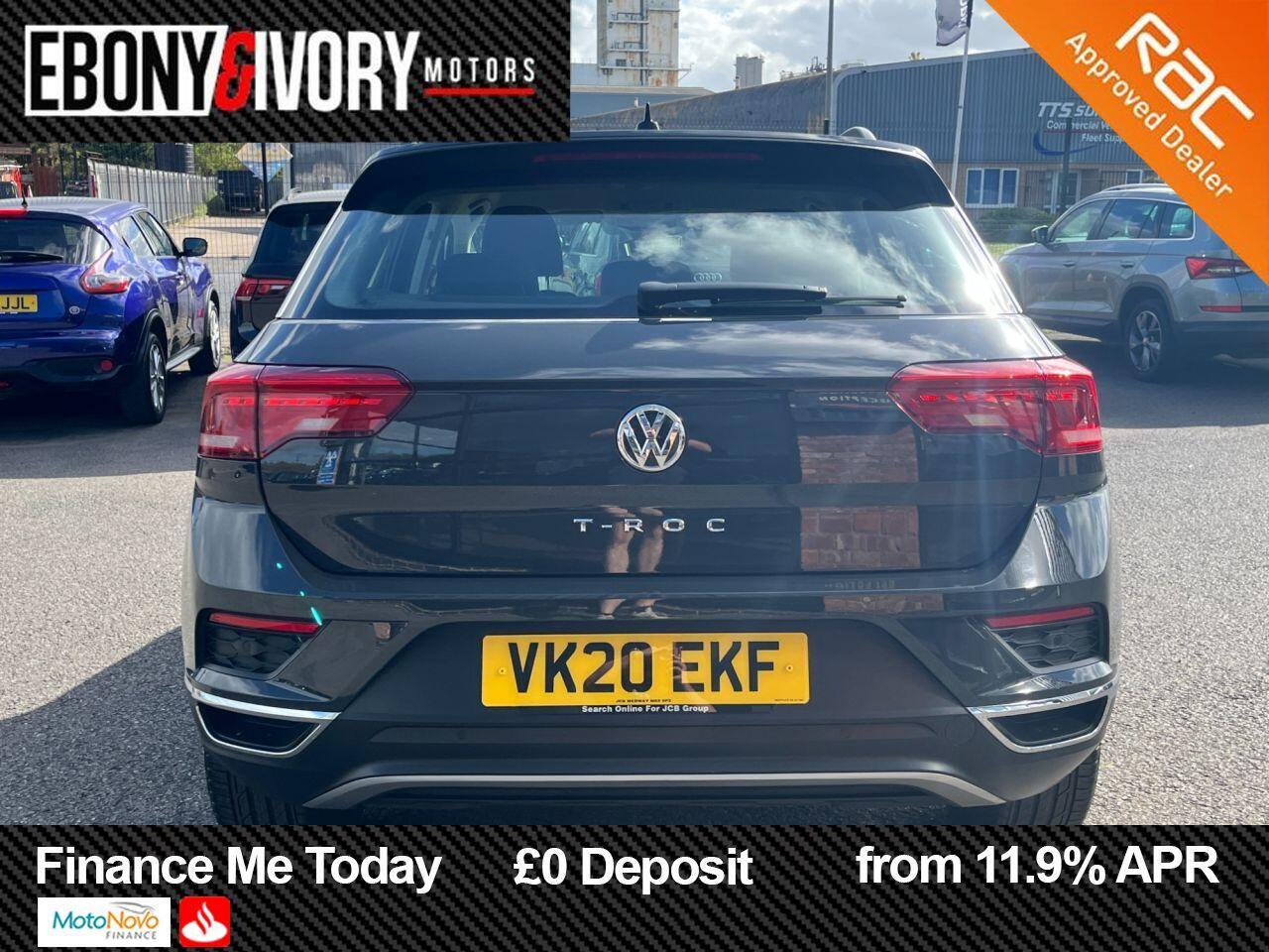 Volkswagen T-Roc view 4