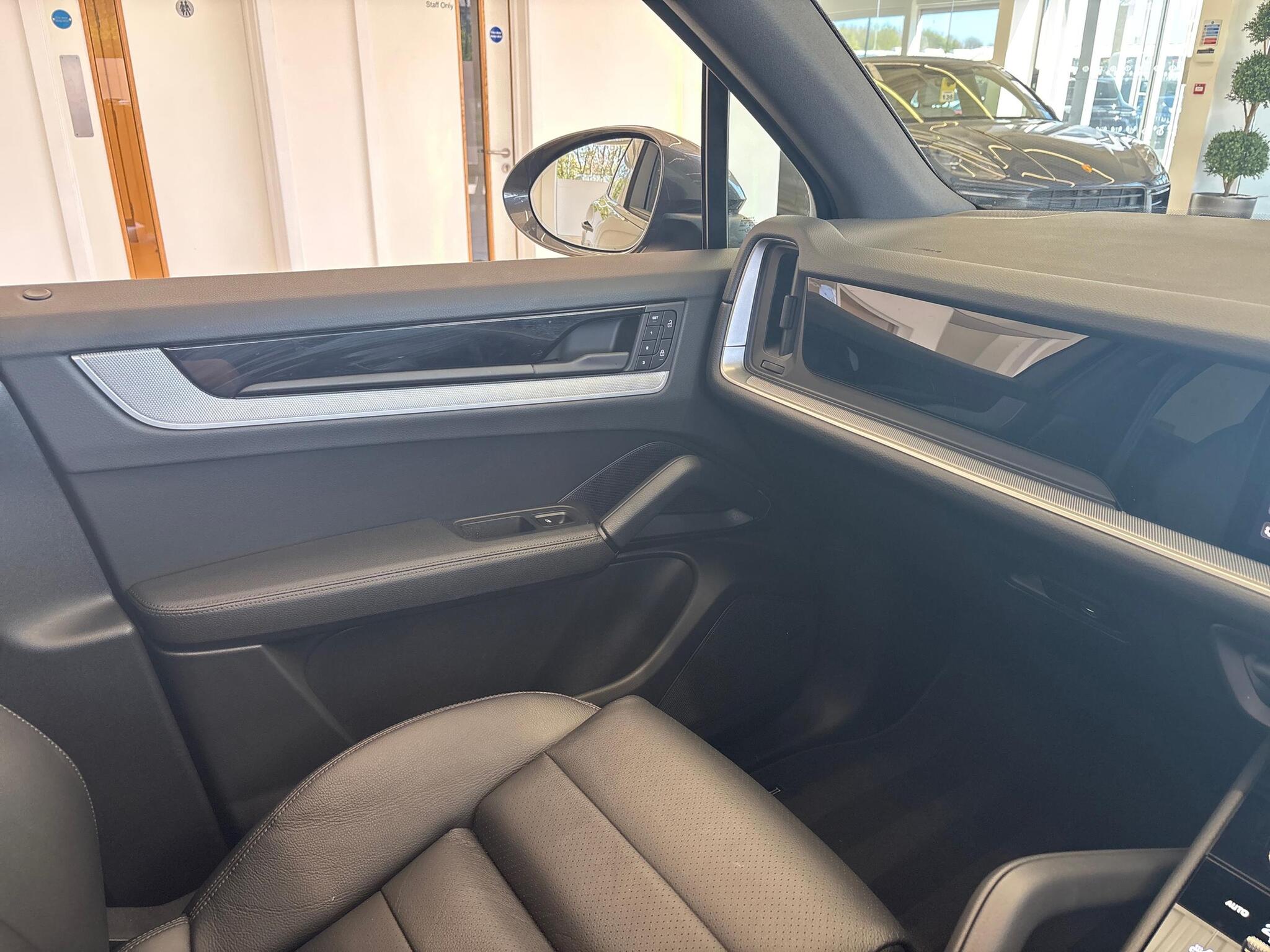 Porsche Cayenne view 44