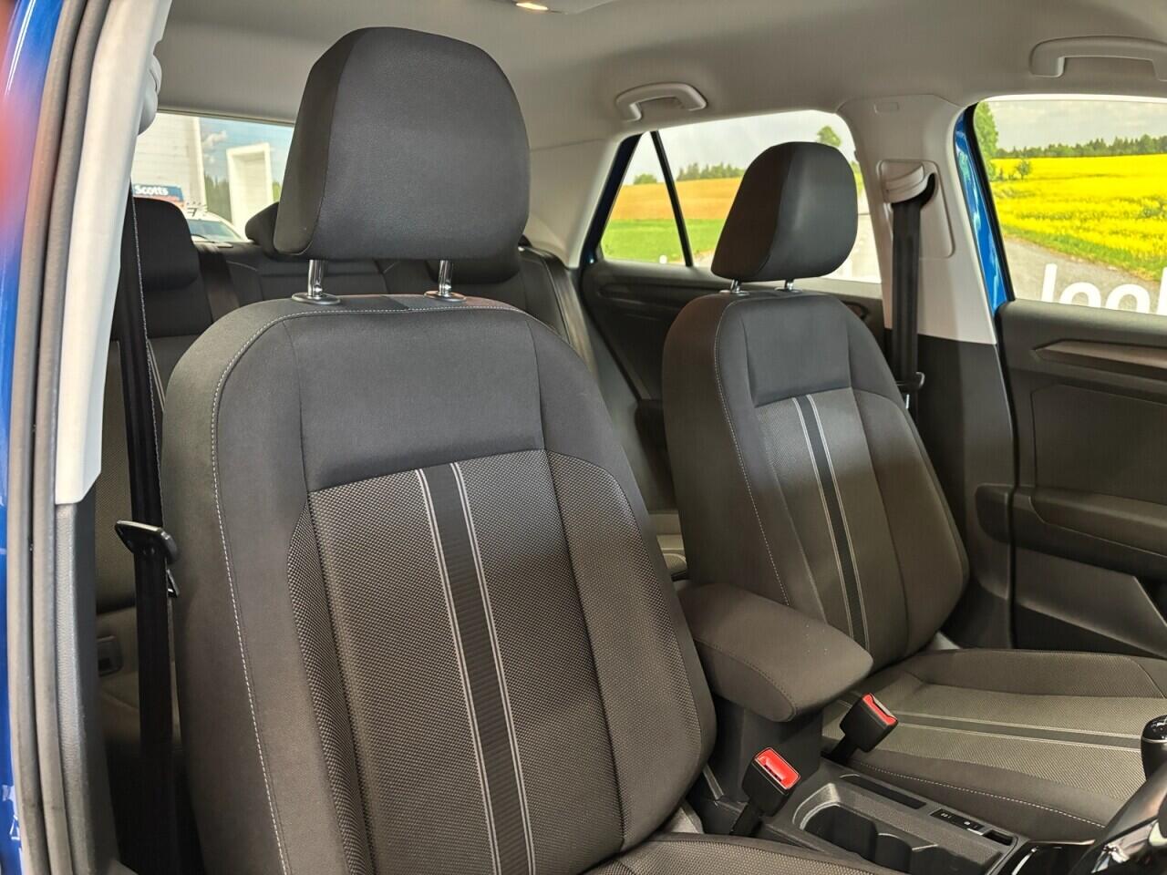 Volkswagen T-Roc view 15