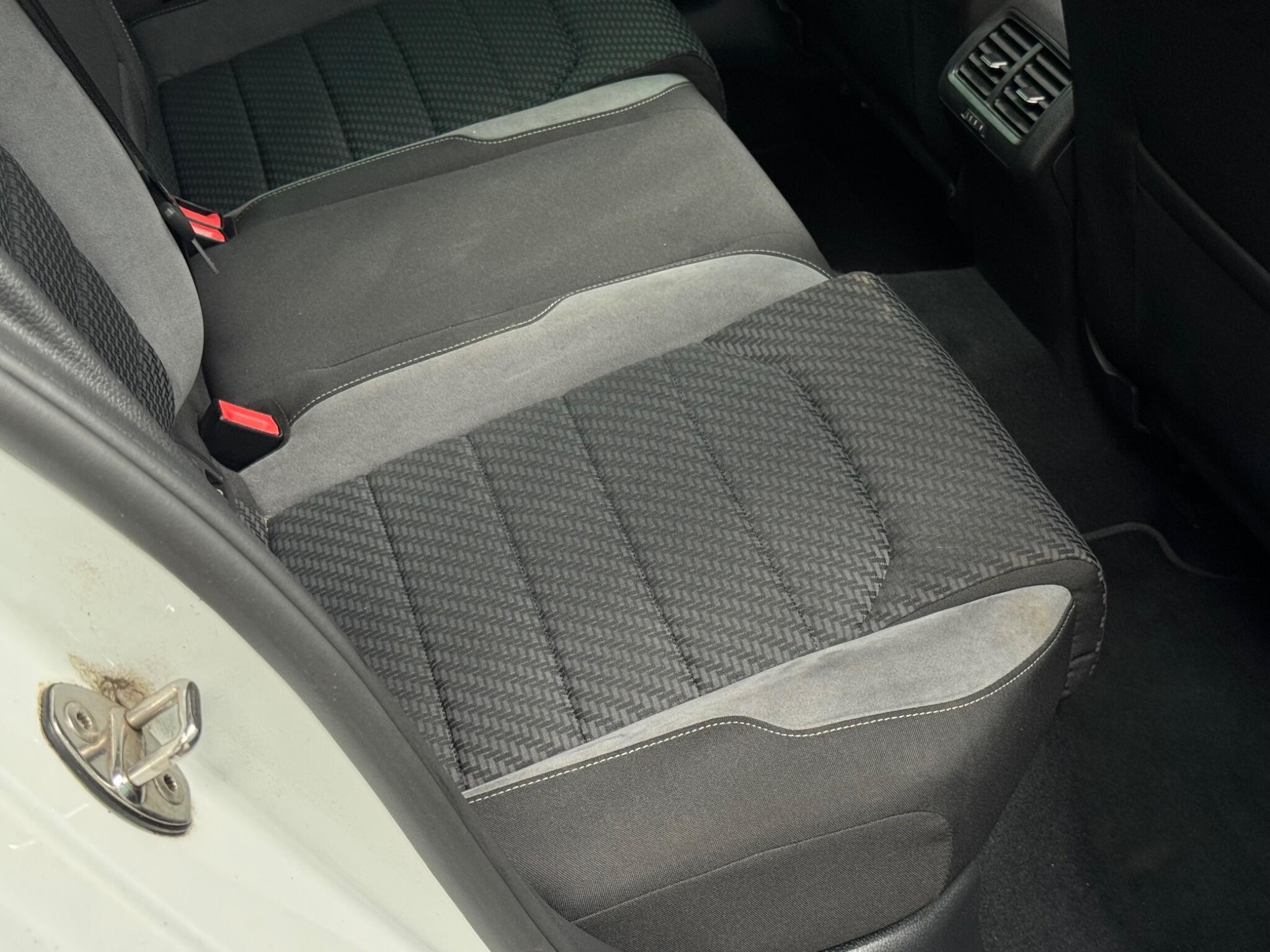 Volkswagen Golf view 60