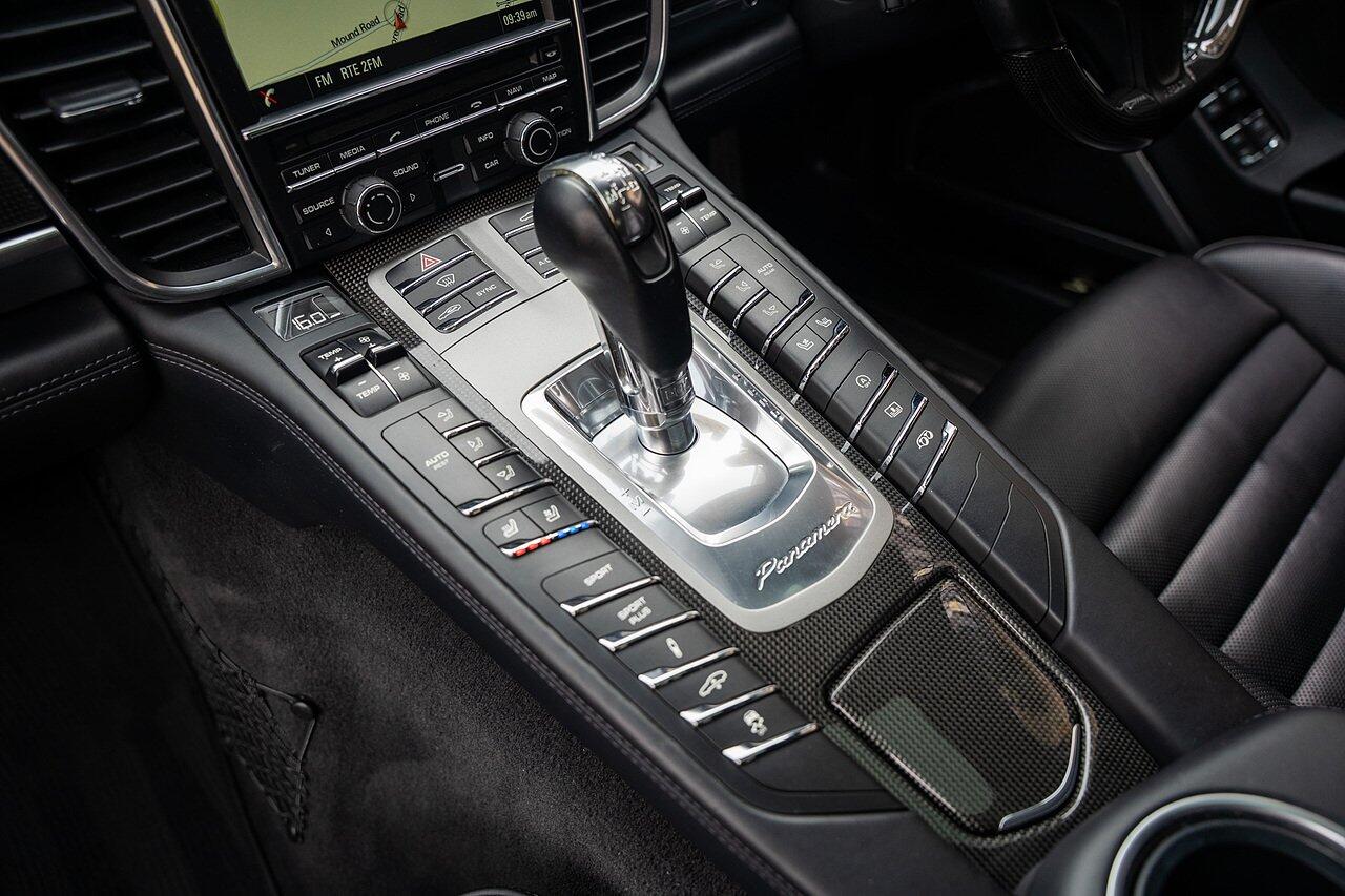 Porsche Panamera view 80