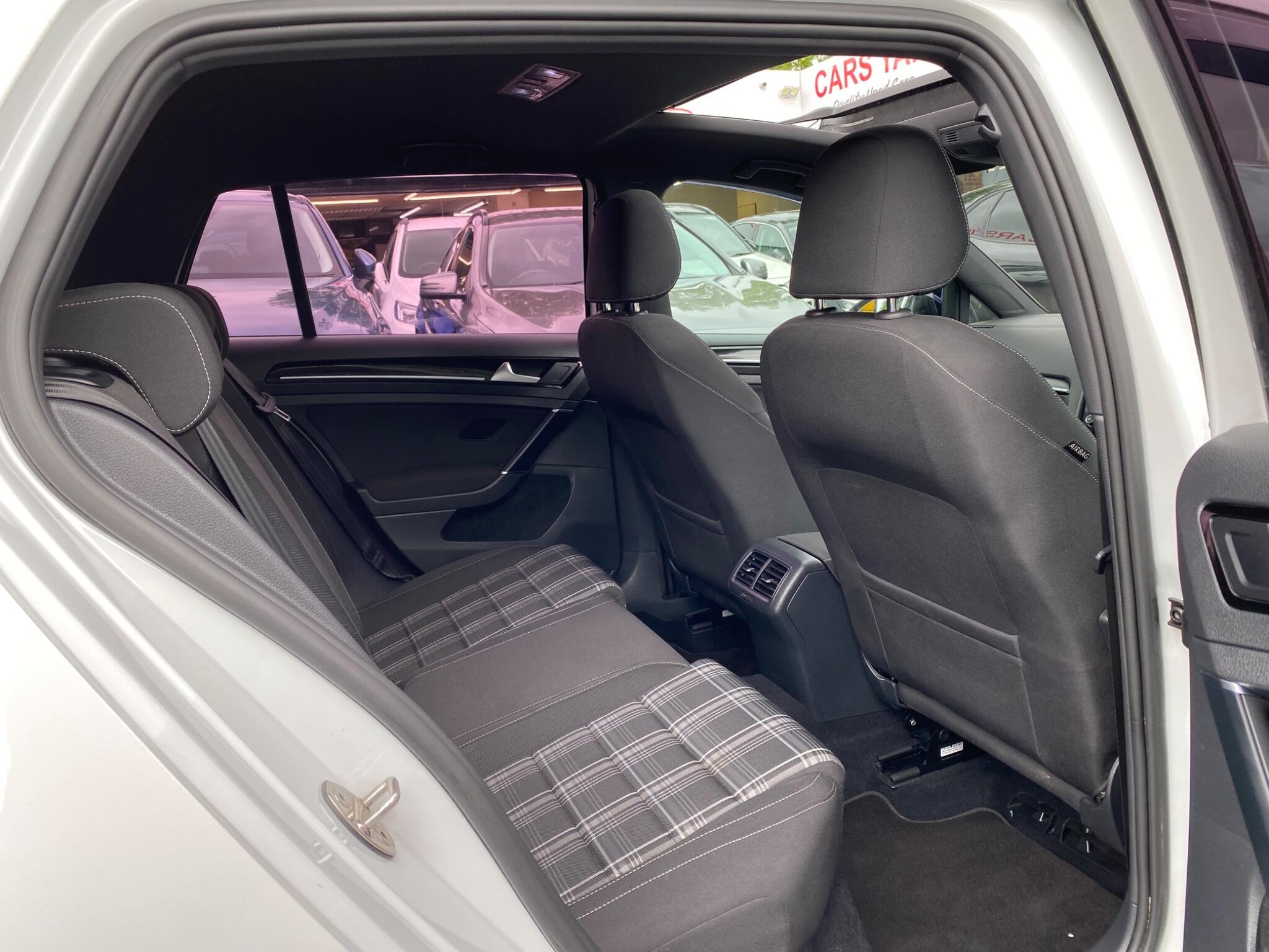 Volkswagen Golf view 34