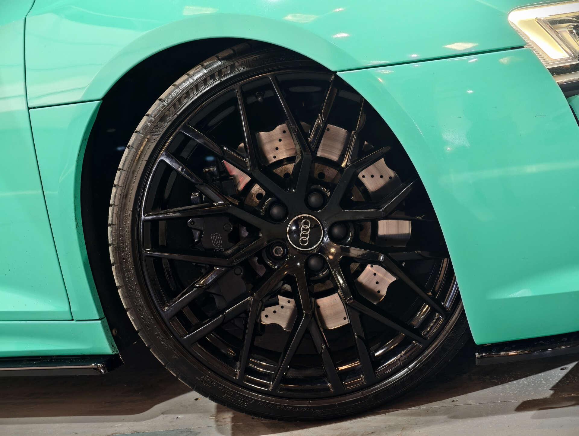 Audi R8 view 8