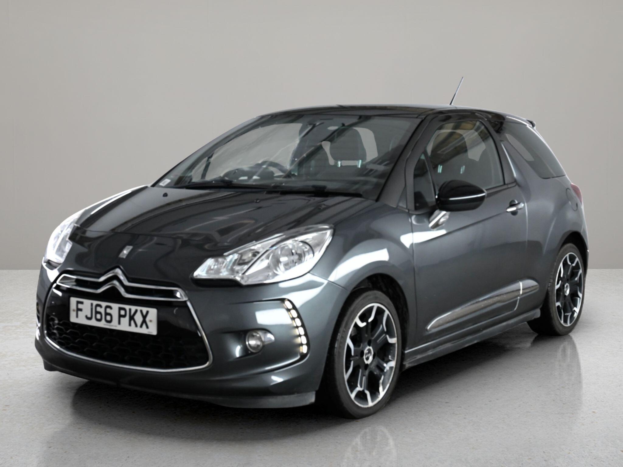 DS Automobiles DS 3 view 3