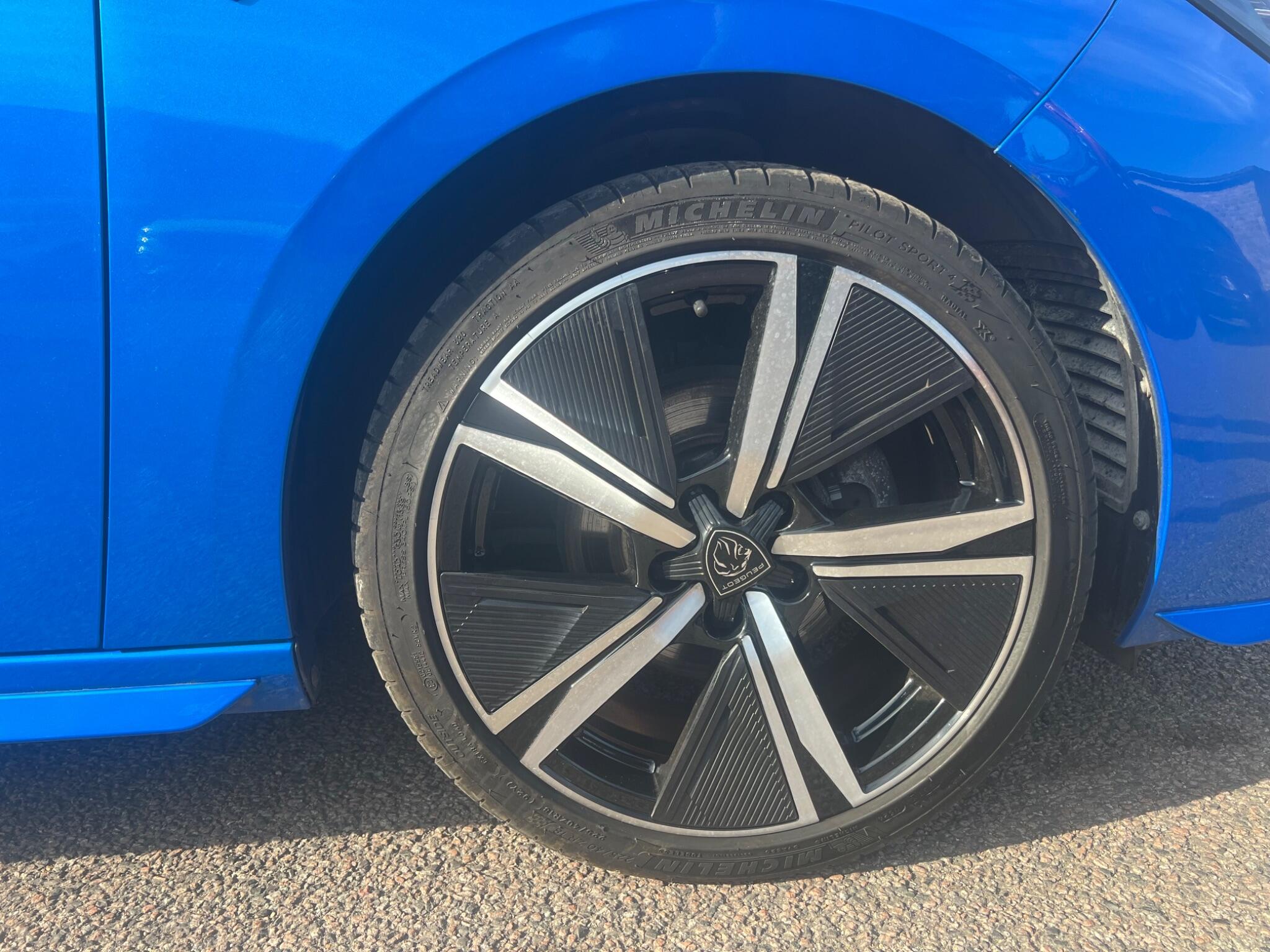 Peugeot 308 view 4