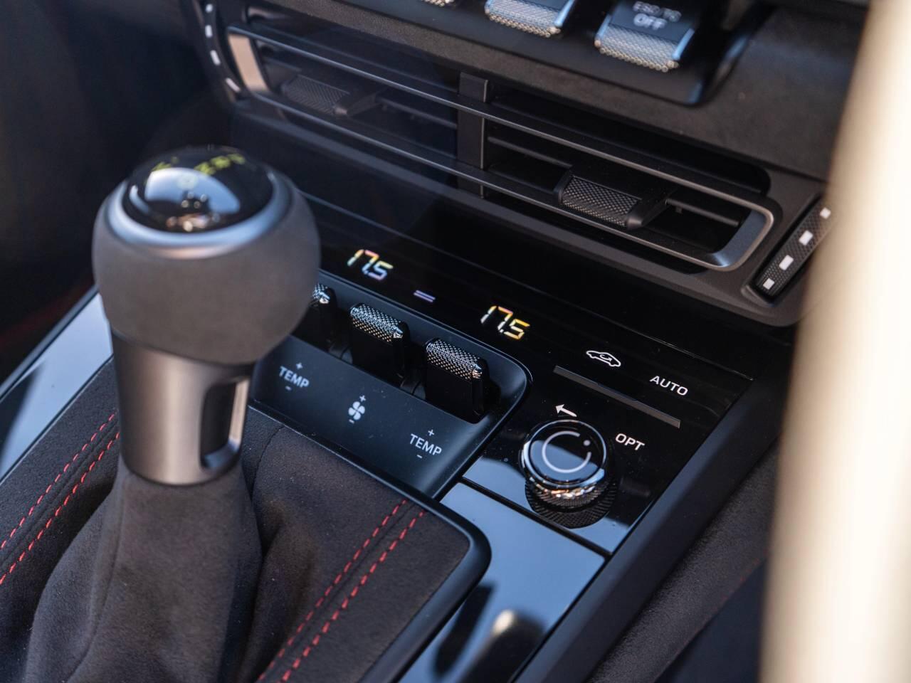 Porsche 911 view 39