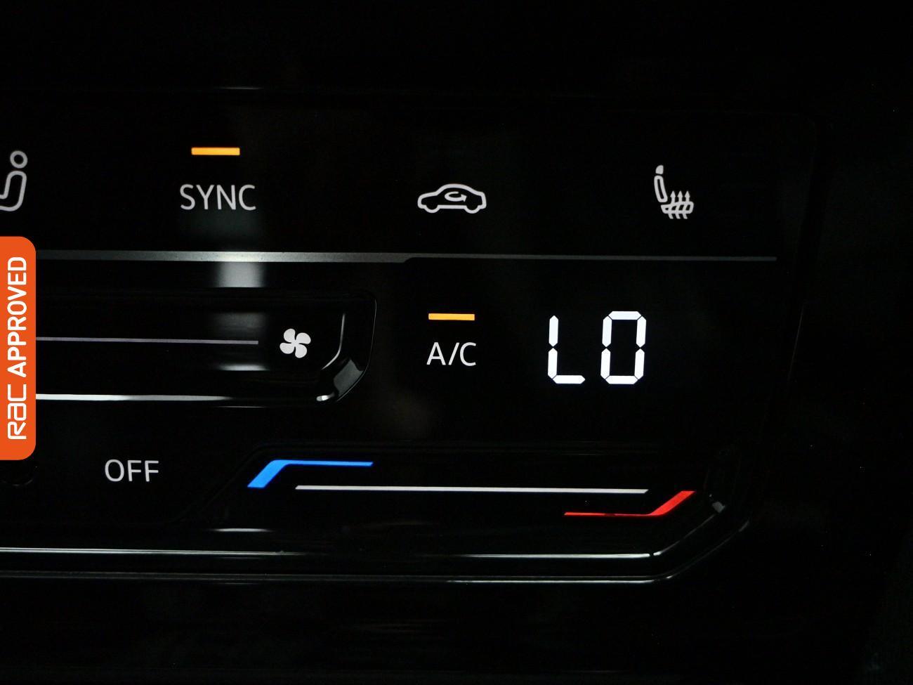 Volkswagen Passat view 17