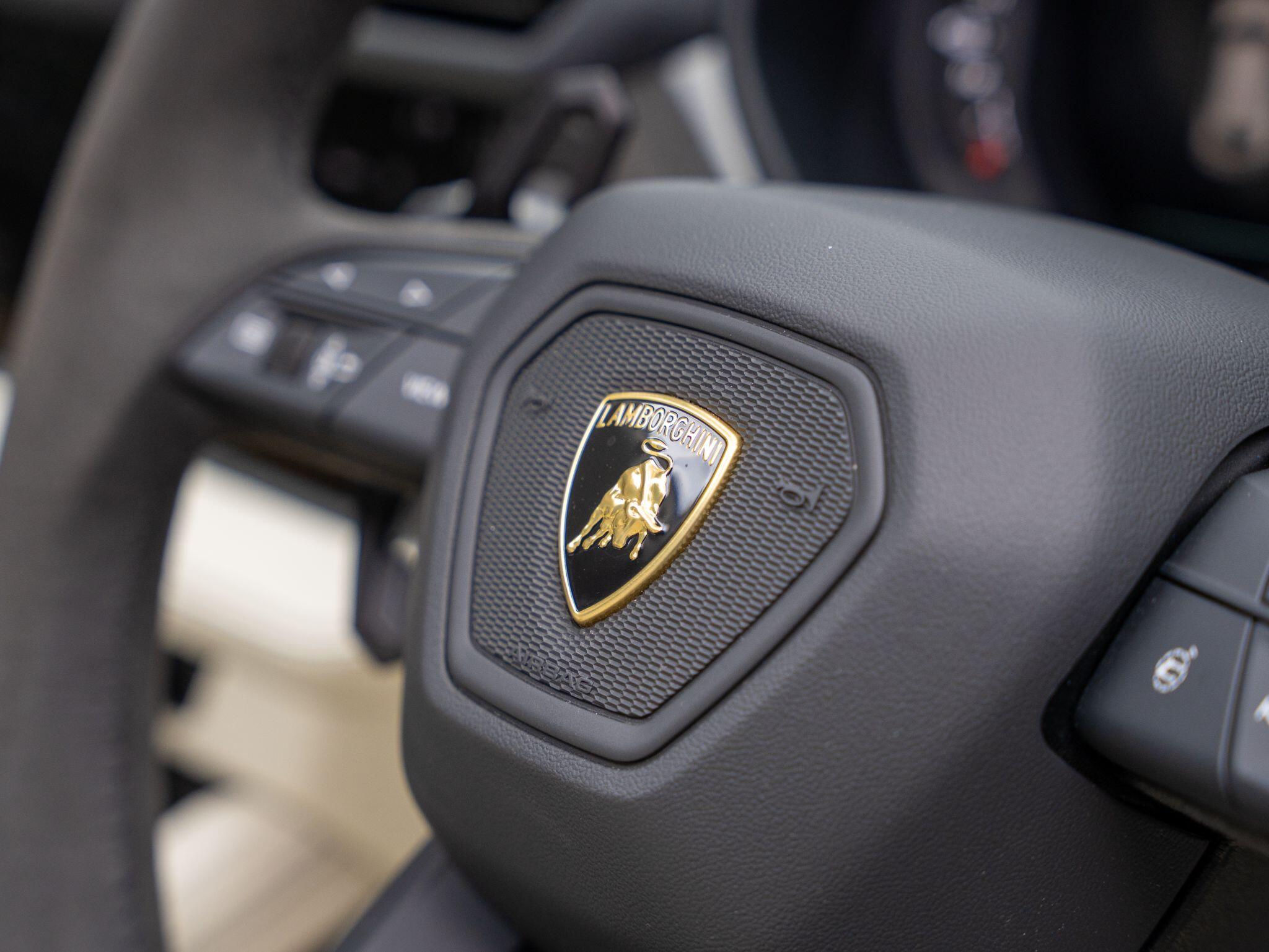 Lamborghini Urus view 40
