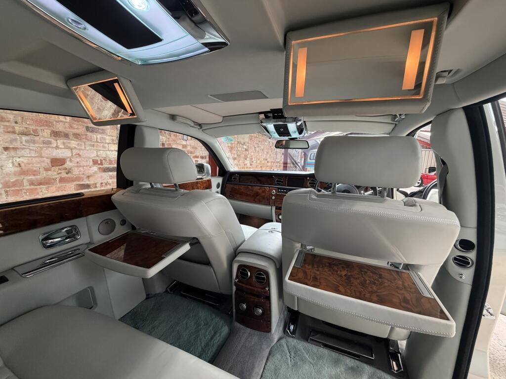 Rolls-Royce Phantom view 30