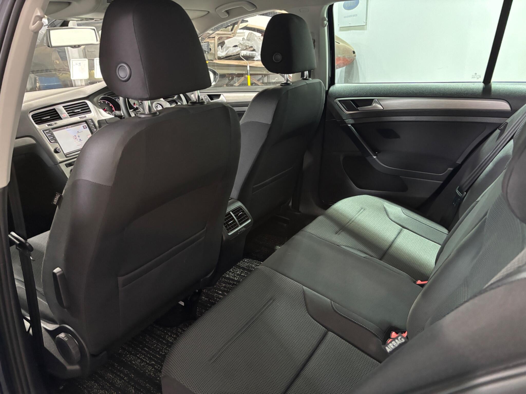 Volkswagen Golf view 10
