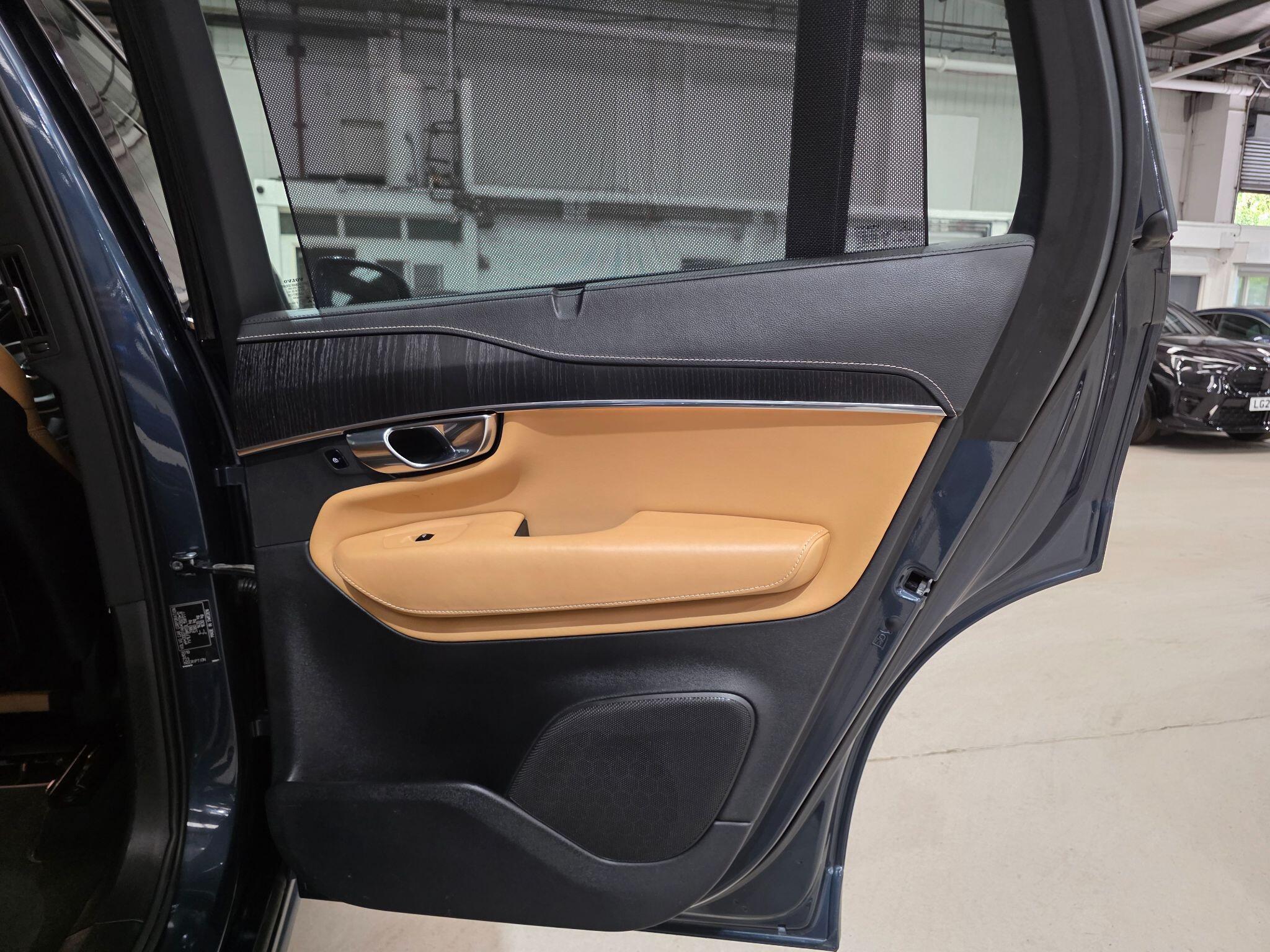 Volvo XC90 view 30