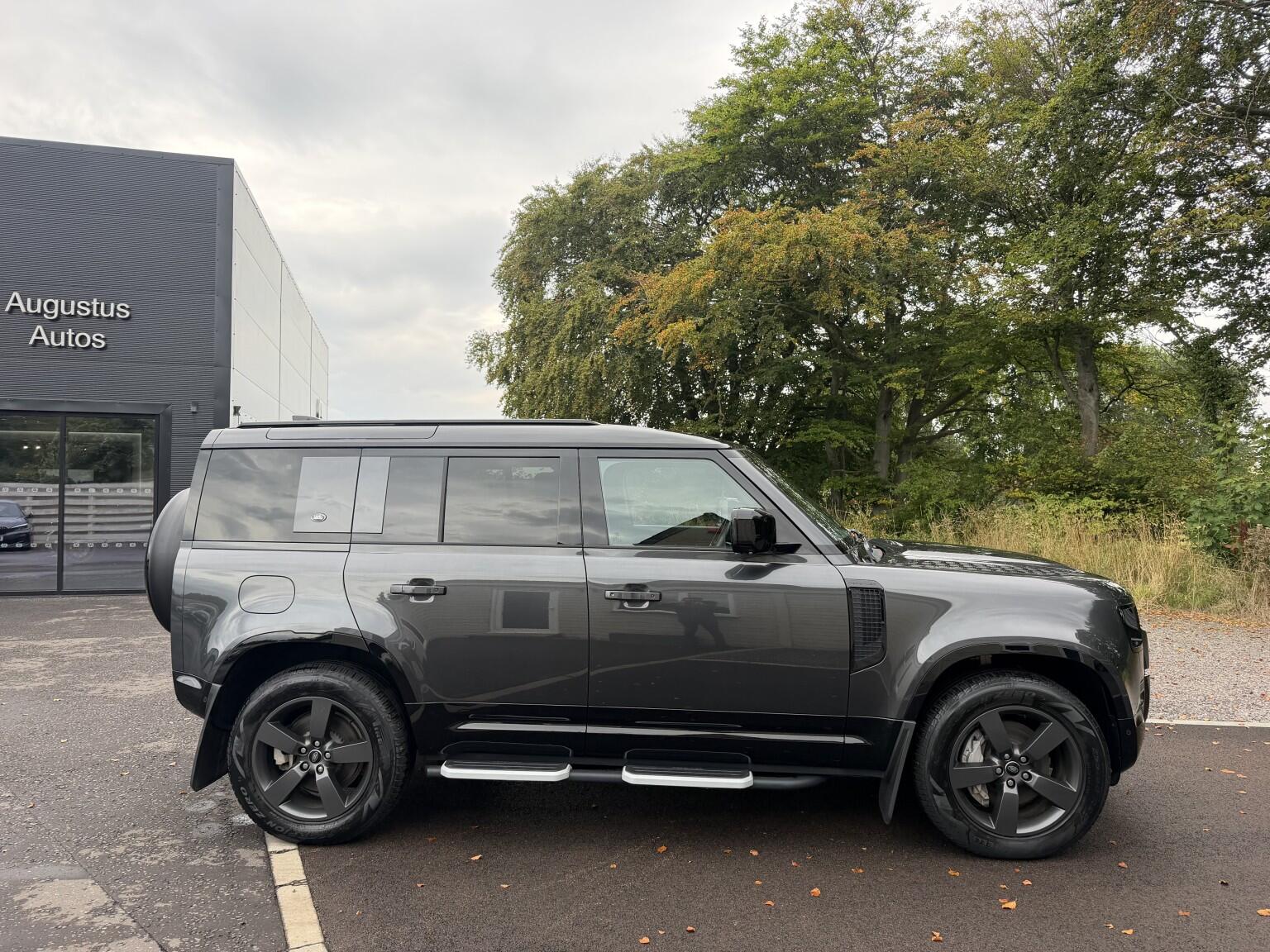 Land Rover Defender 110 view 5