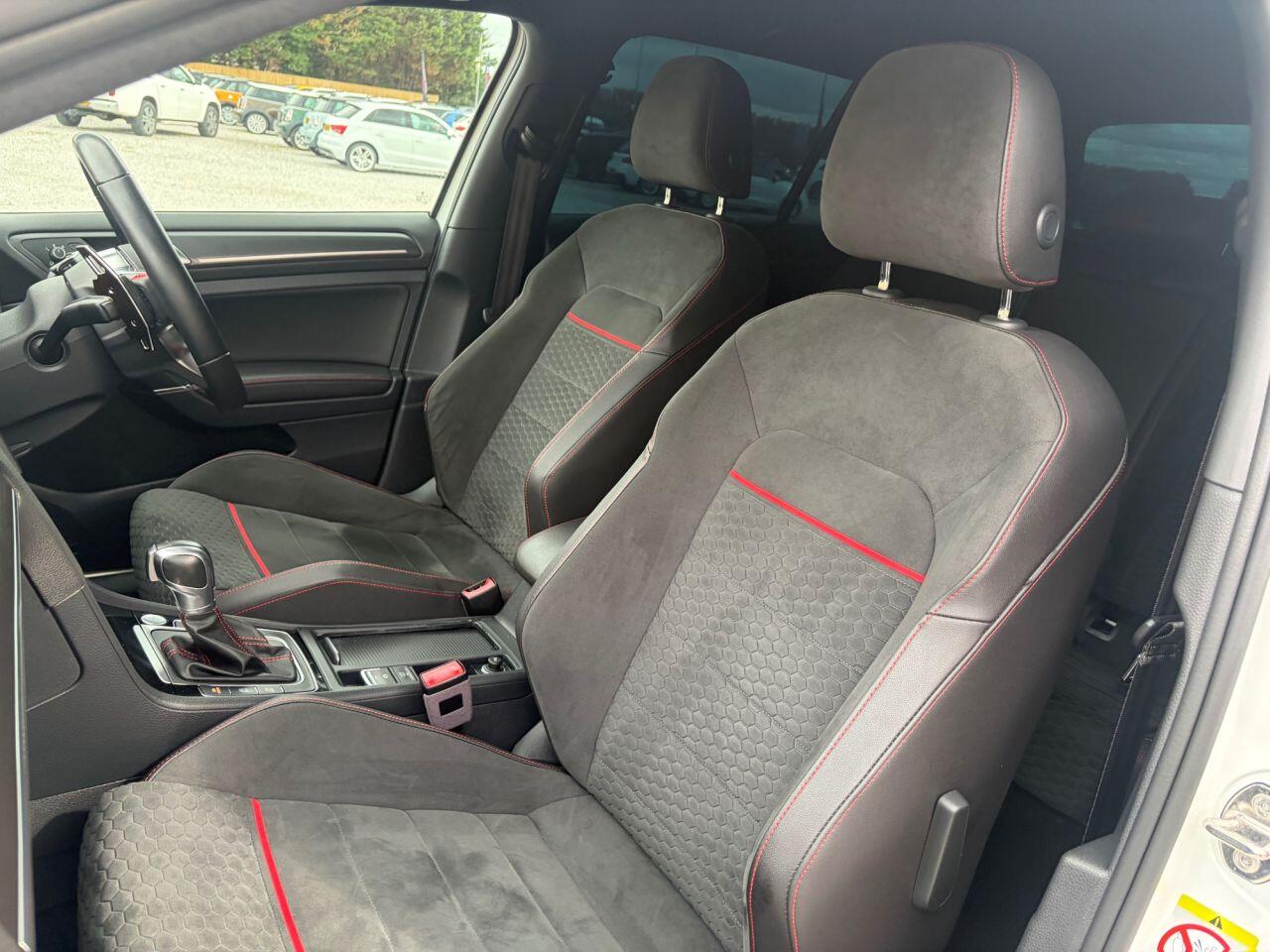 Volkswagen Golf view 23