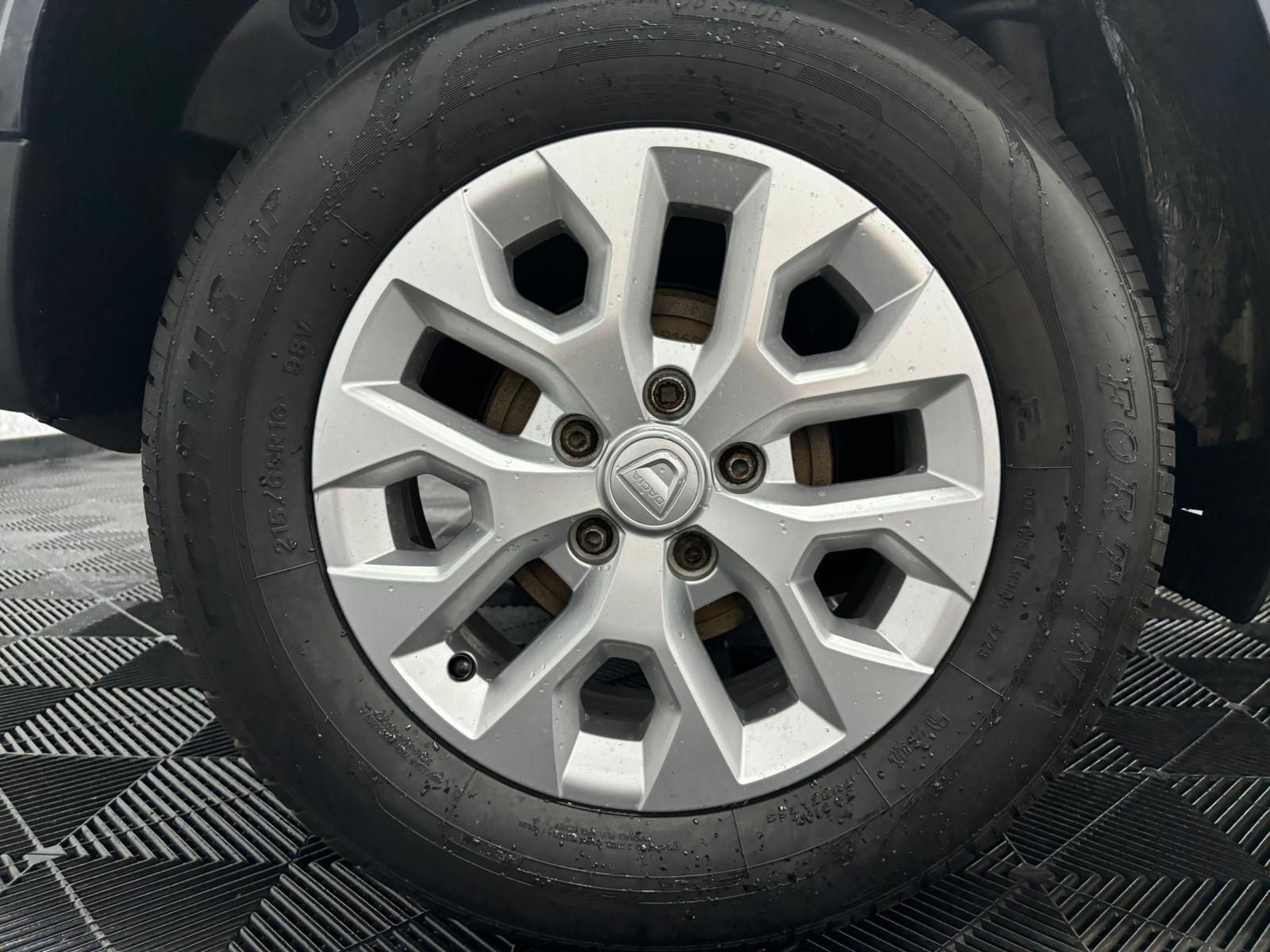 Dacia Duster view 27