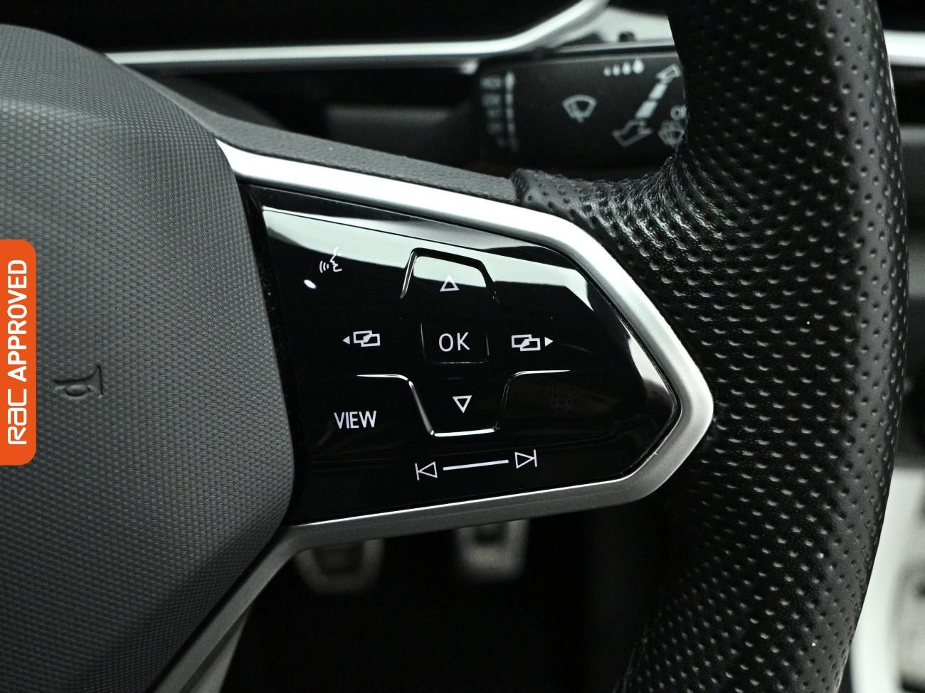 Volkswagen T-Roc view 23