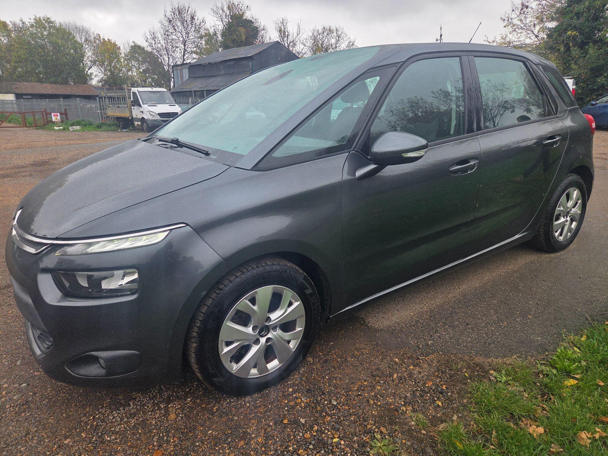 Citroen C4 Picasso view 4