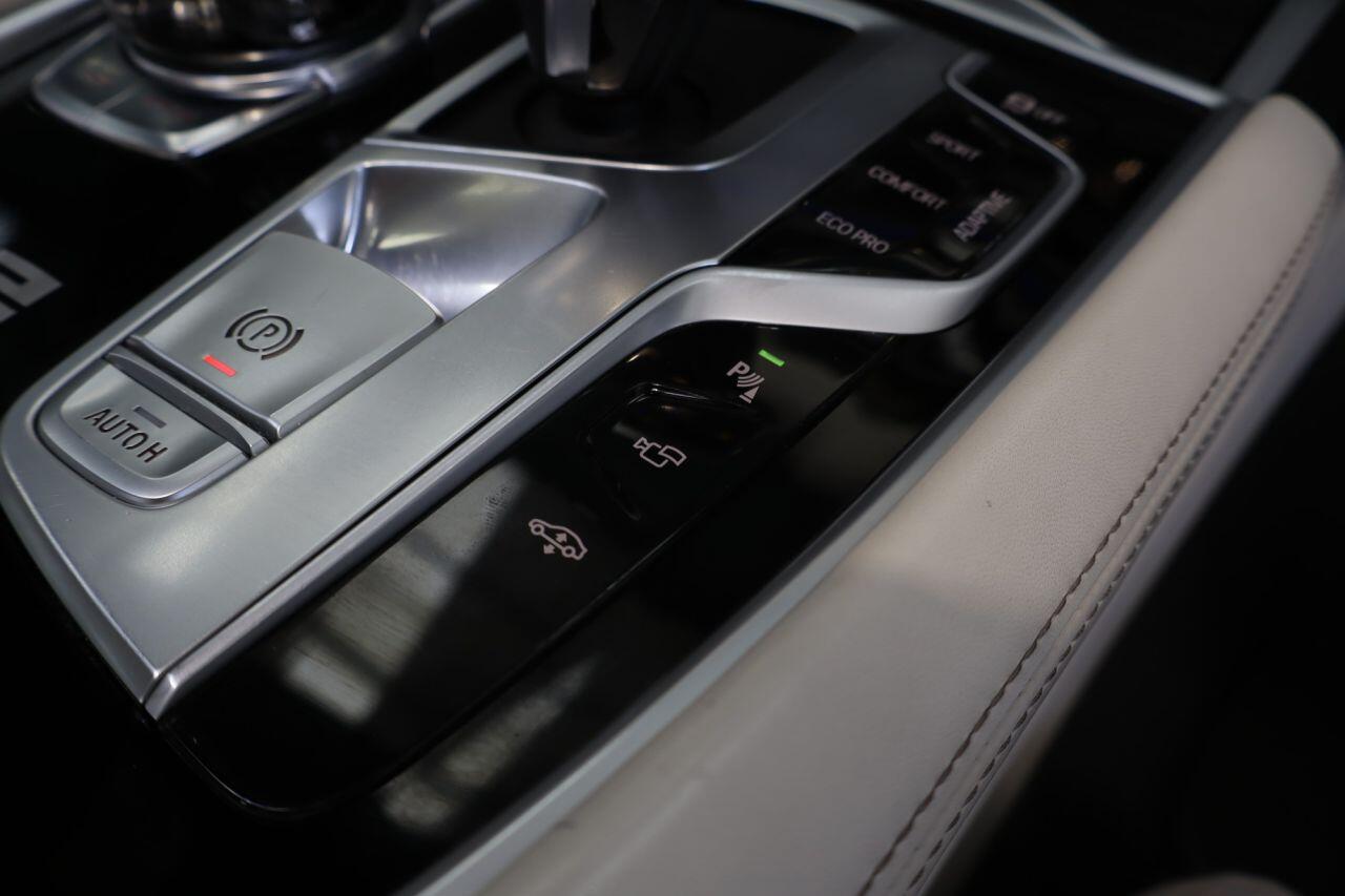 BMW 7 Series view 41
