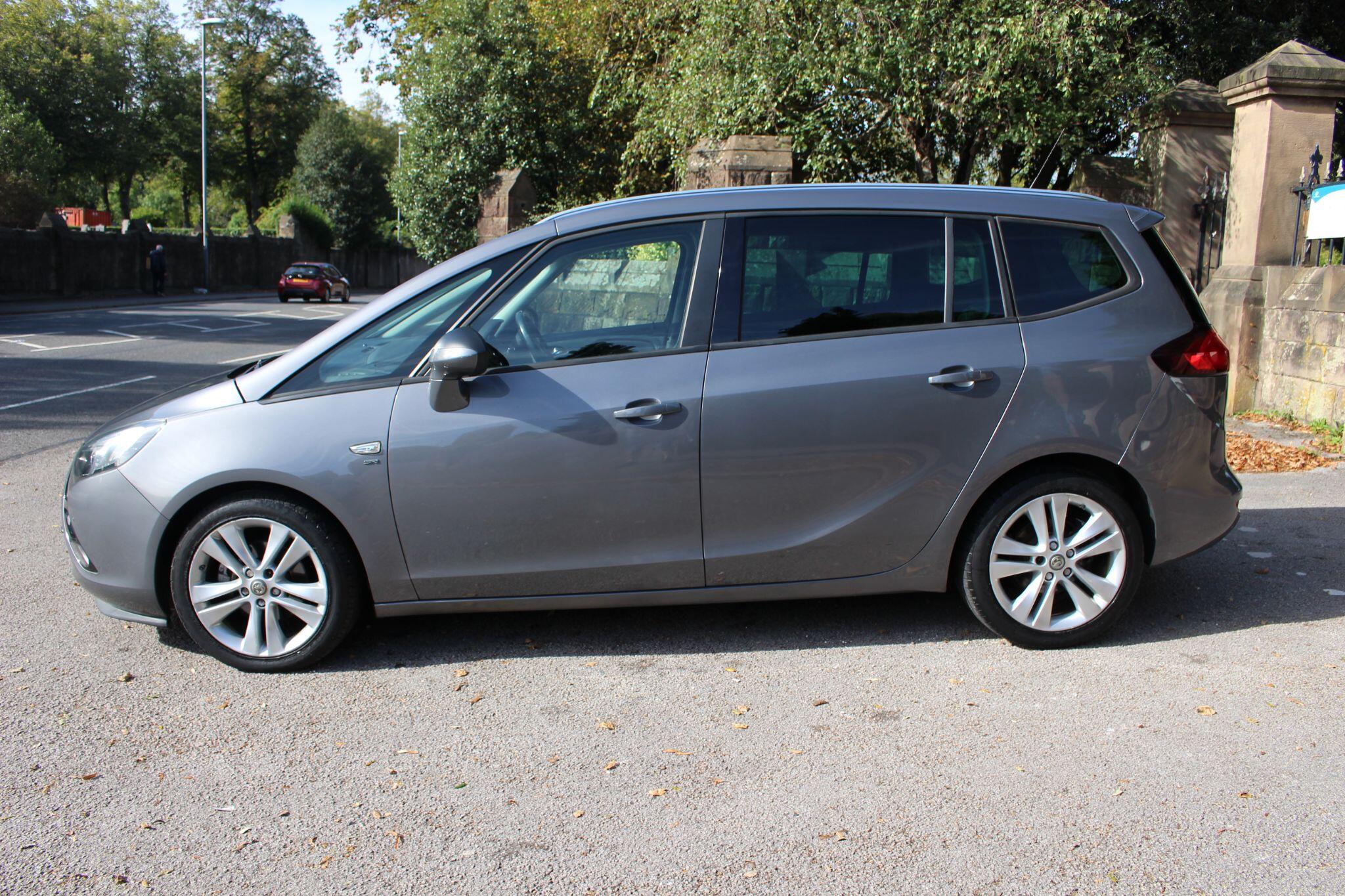 Vauxhall Zafira Tourer view 6