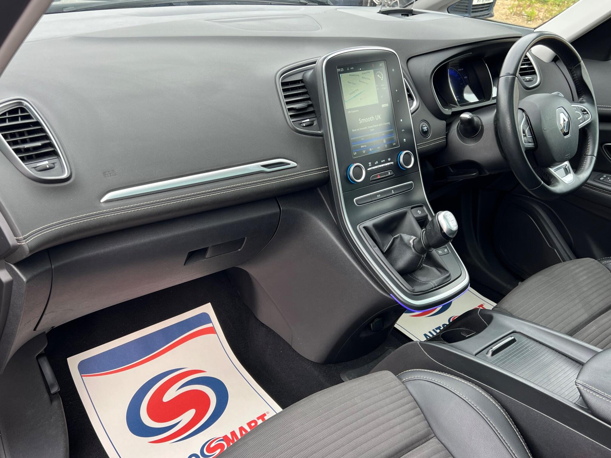 Renault Grand Scenic view 34