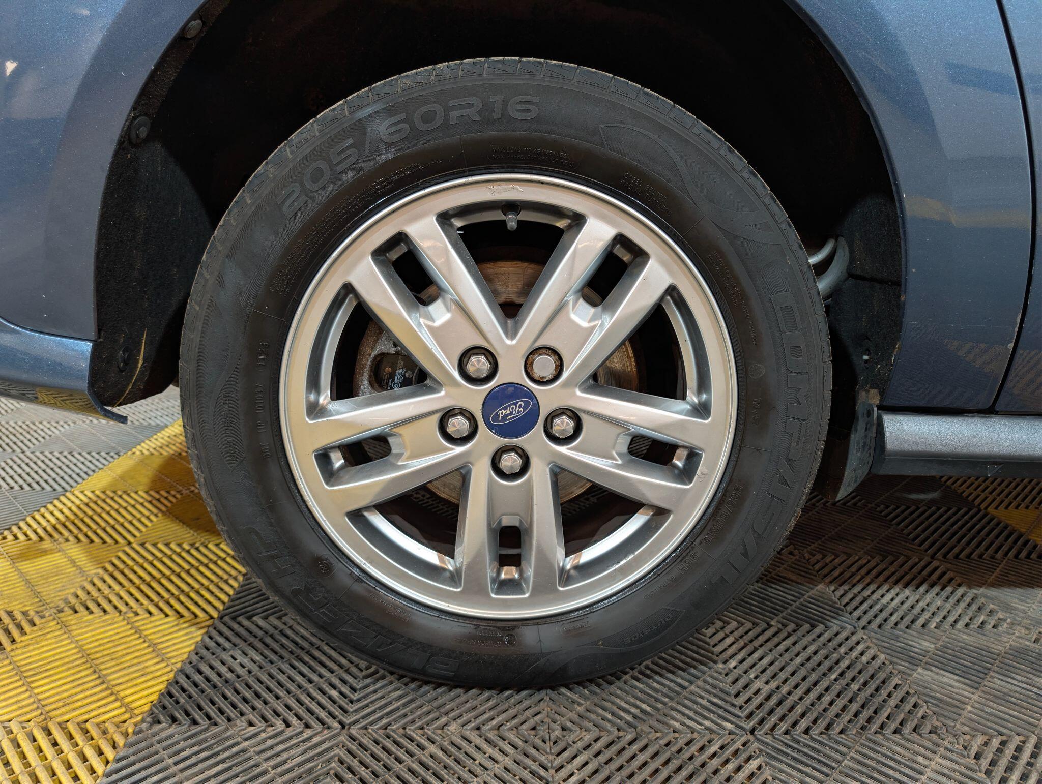 Ford Grand Tourneo Connect view 49