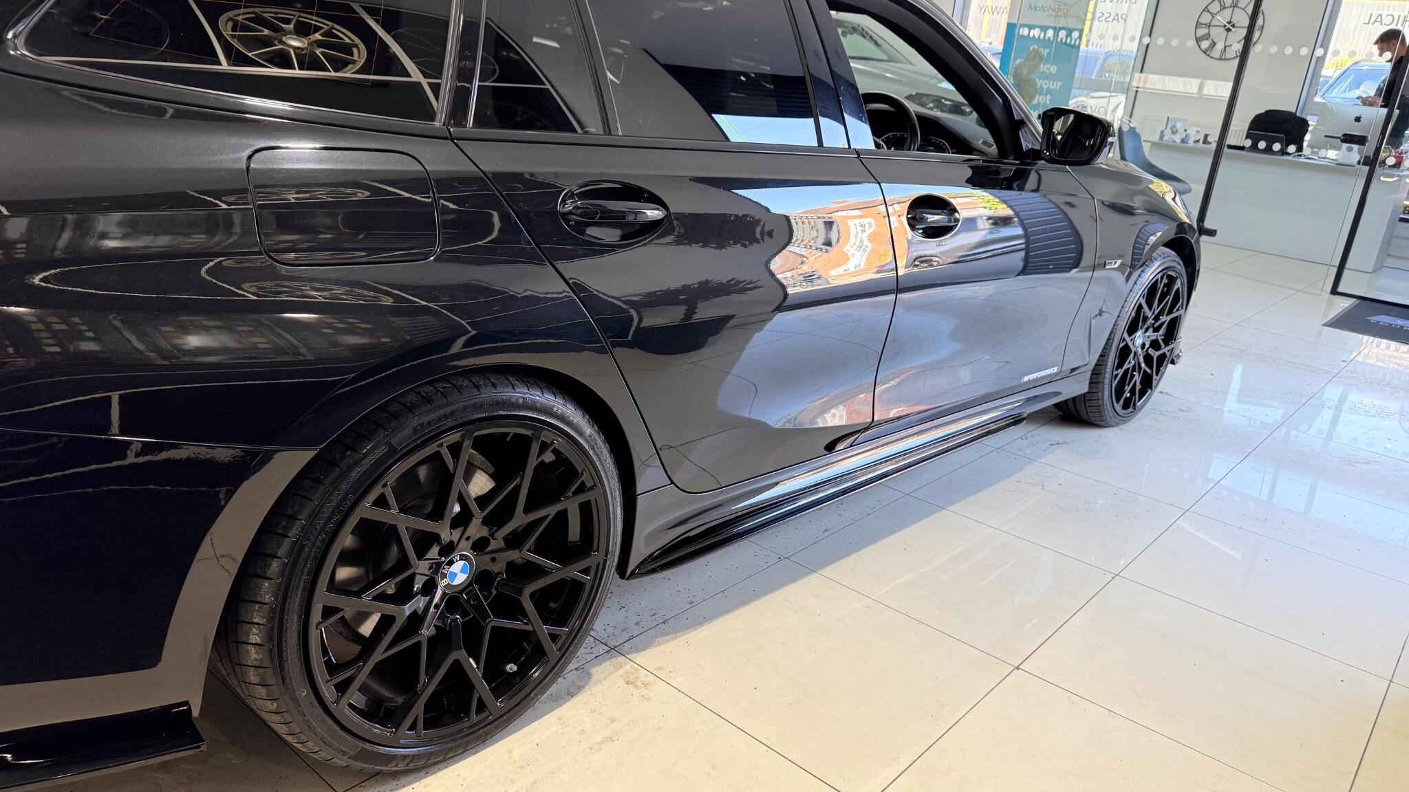 BMW 3 Series view 22