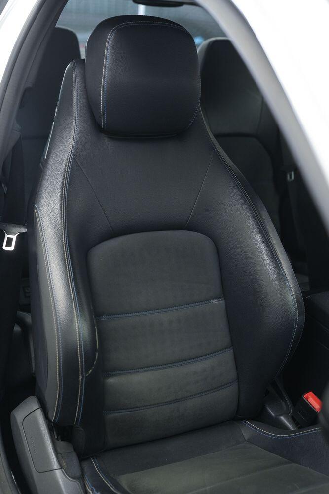 Mercedes-Benz C Class view 12