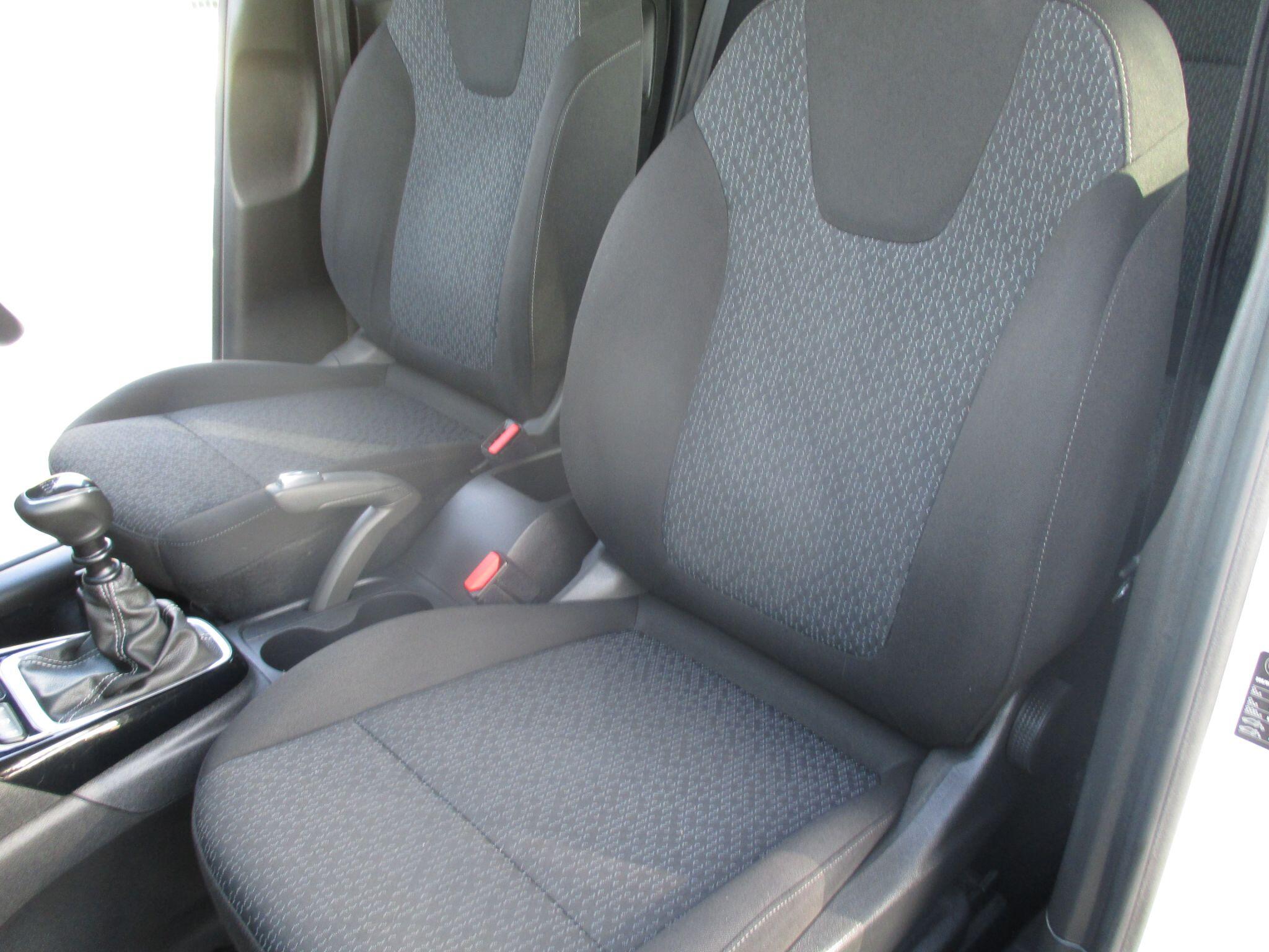 Vauxhall Crossland X view 35