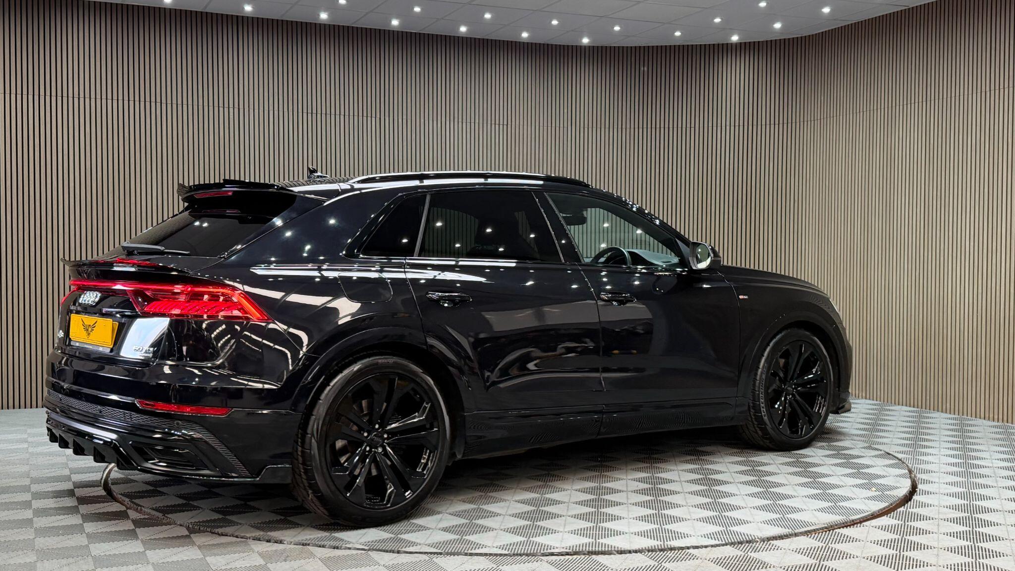 Audi Q8 view 41