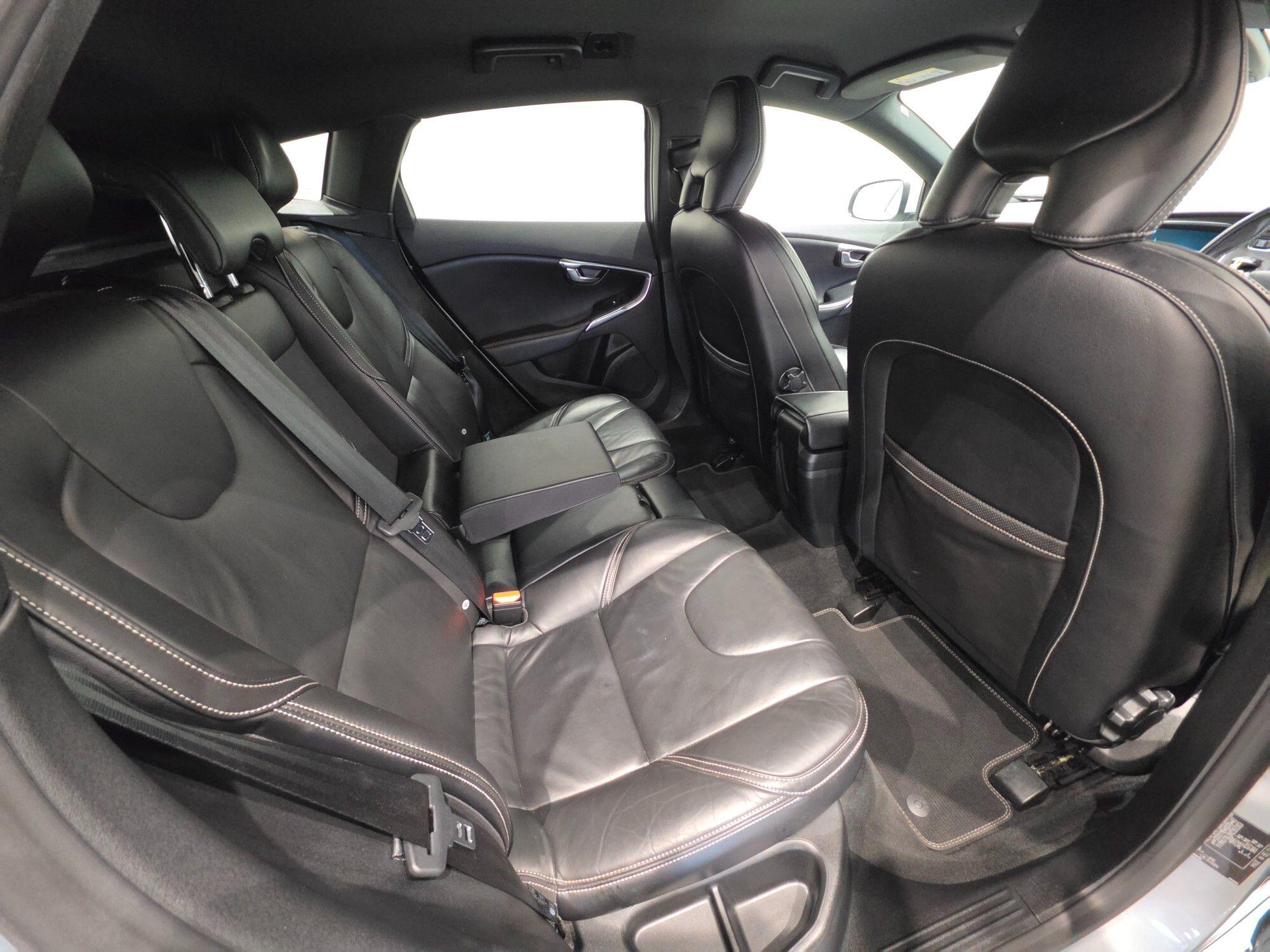 Volvo V40 view 66