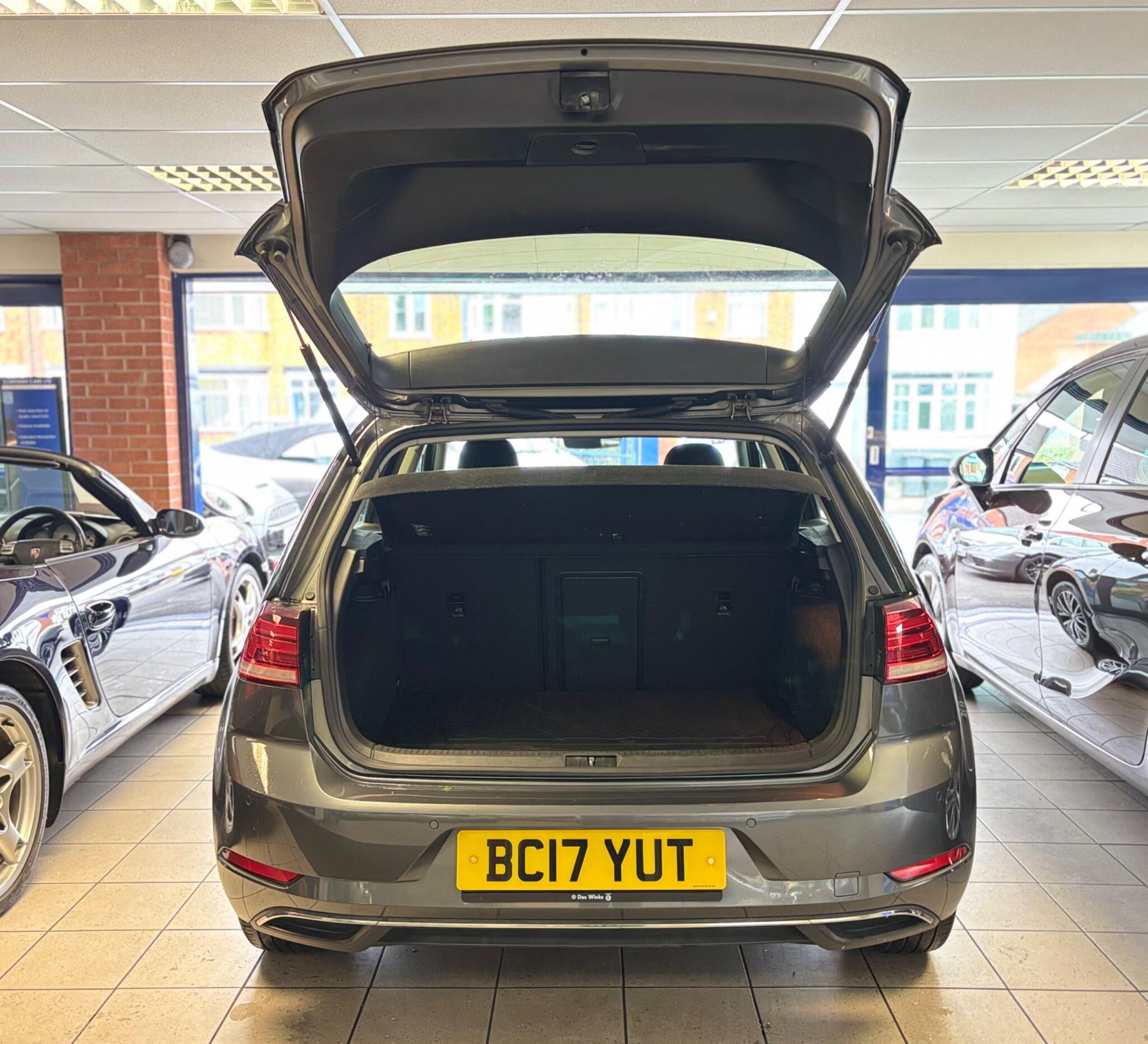 Volkswagen Golf view 9