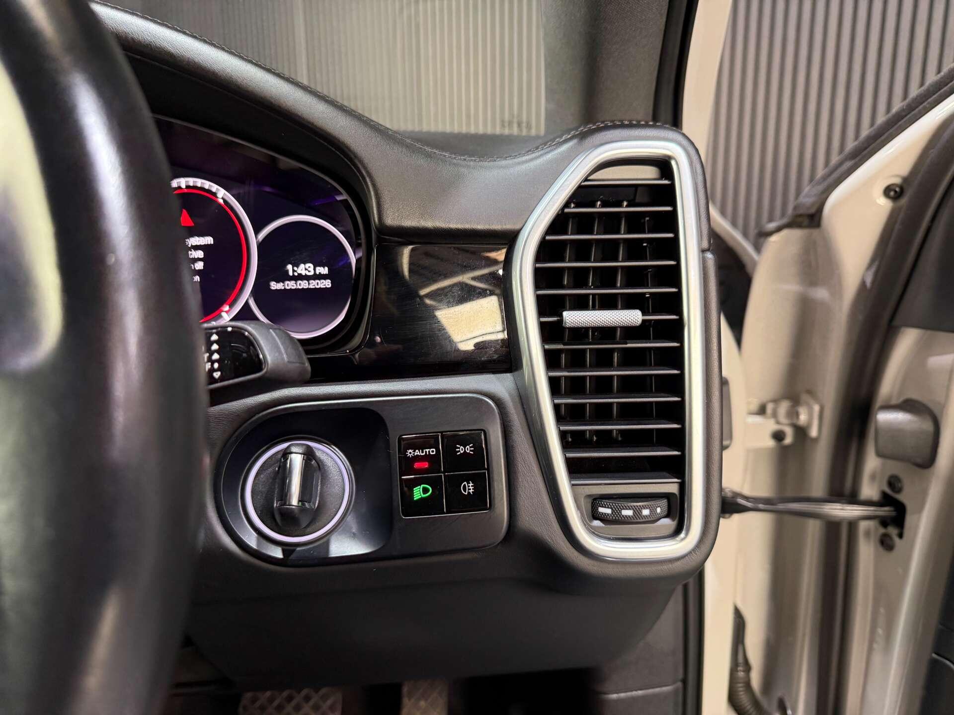 Porsche Cayenne view 36