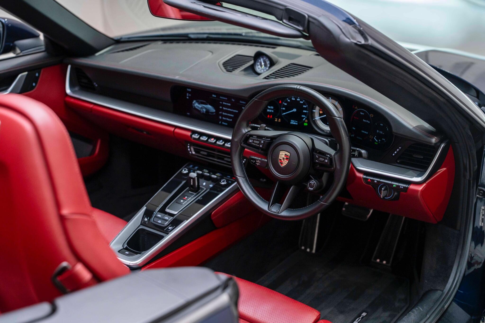 Porsche 911 view 32